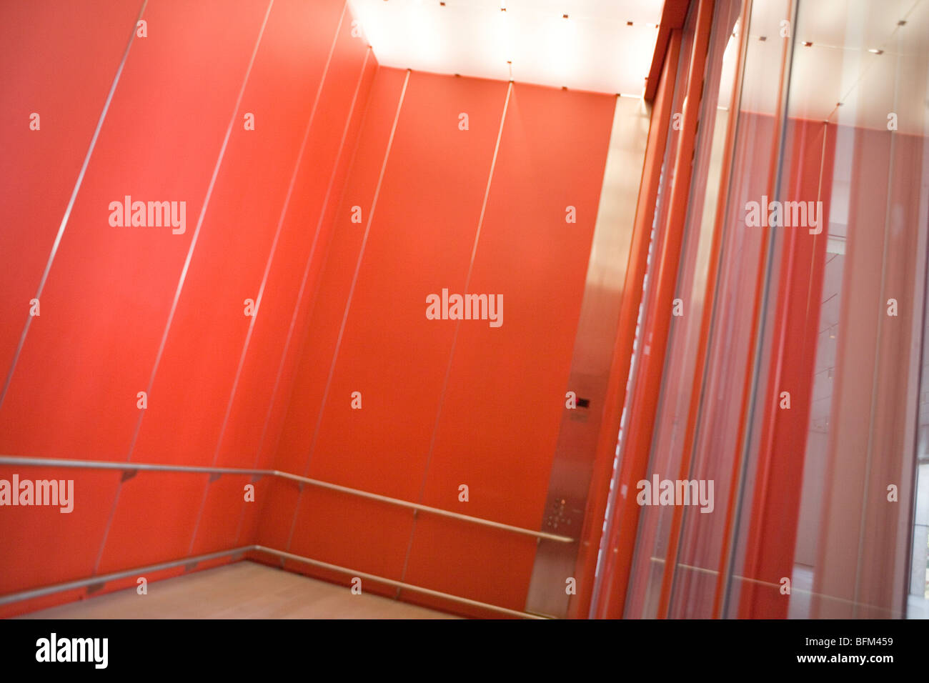 Rosso grande ascensore, LACMA, Los Angeles County Museum of Art Foto Stock