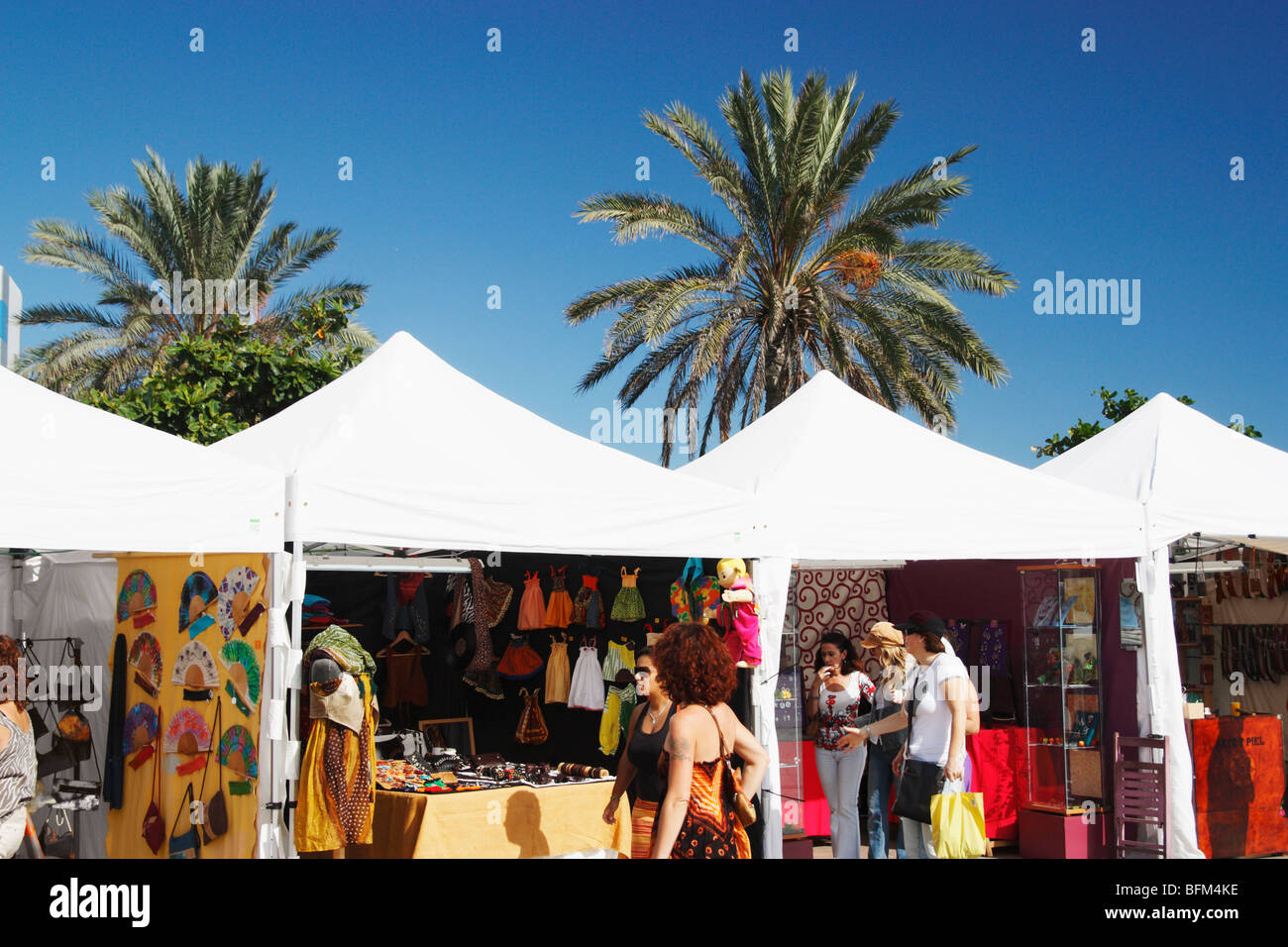 Le bancarelle del mercato a 2009 Womad Festival in Las Palmas de Gran Canaria. Foto Stock