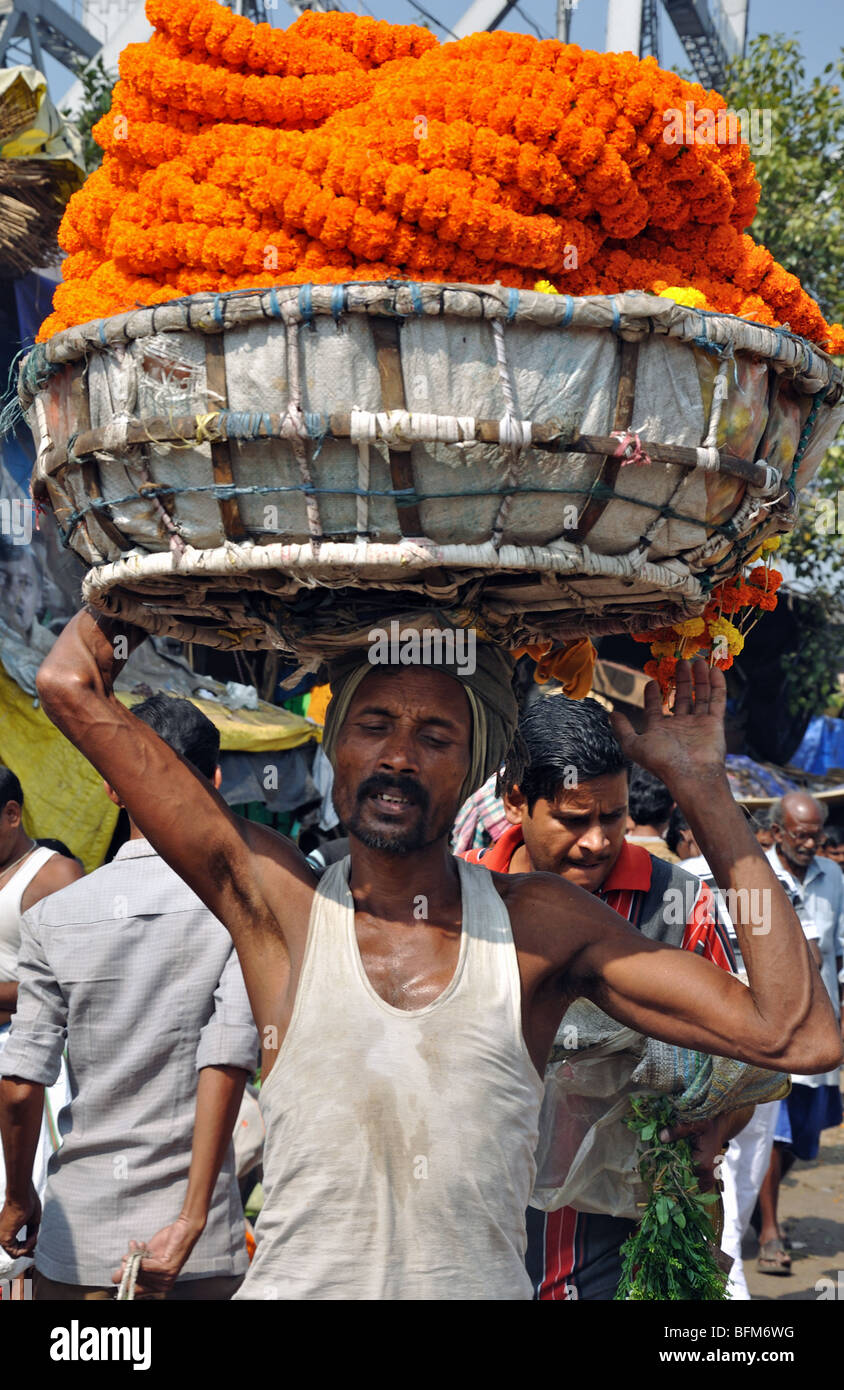 Il mercato dei fiori, Malik Ghat, Kolkata o Calcutta, West Bengal, India Foto Stock