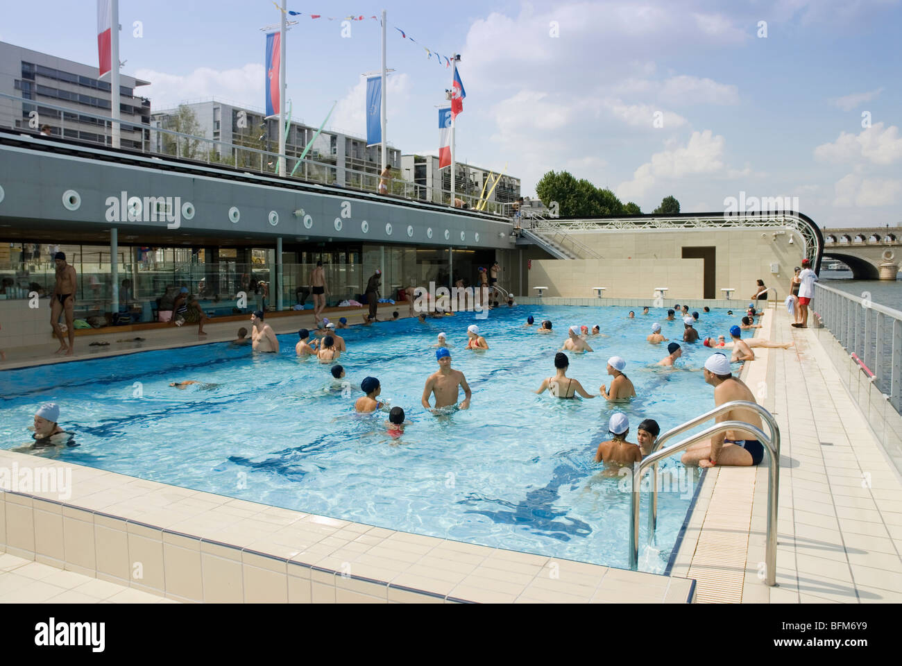 Piscine Josephine Baker, galleggiante piscina in Seine, Parigi, Francia Foto Stock