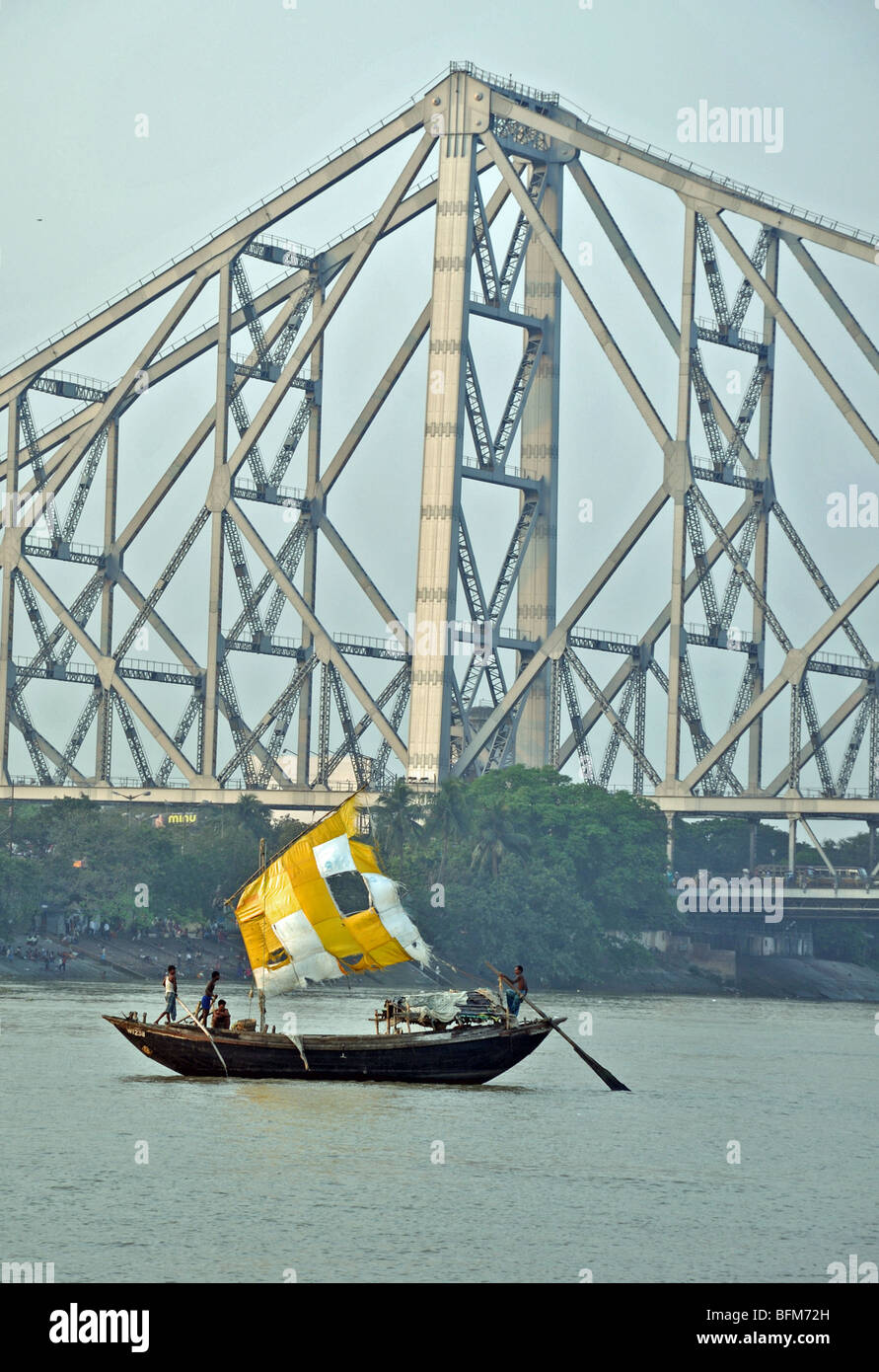 Quella di Howrah Bridge Fiume Hooghly Kolkata India Foto Stock