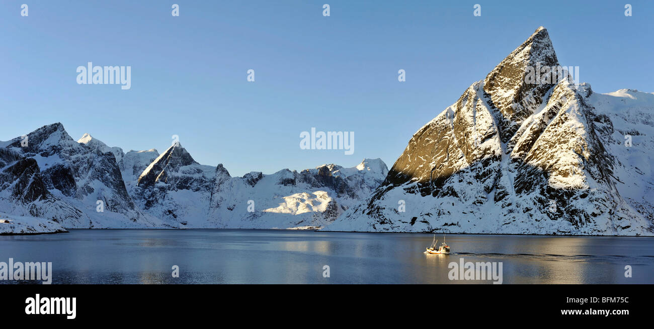 Paesaggio invernale a Reine, Moskenes, Lofoten, a nord della Norvegia Foto Stock