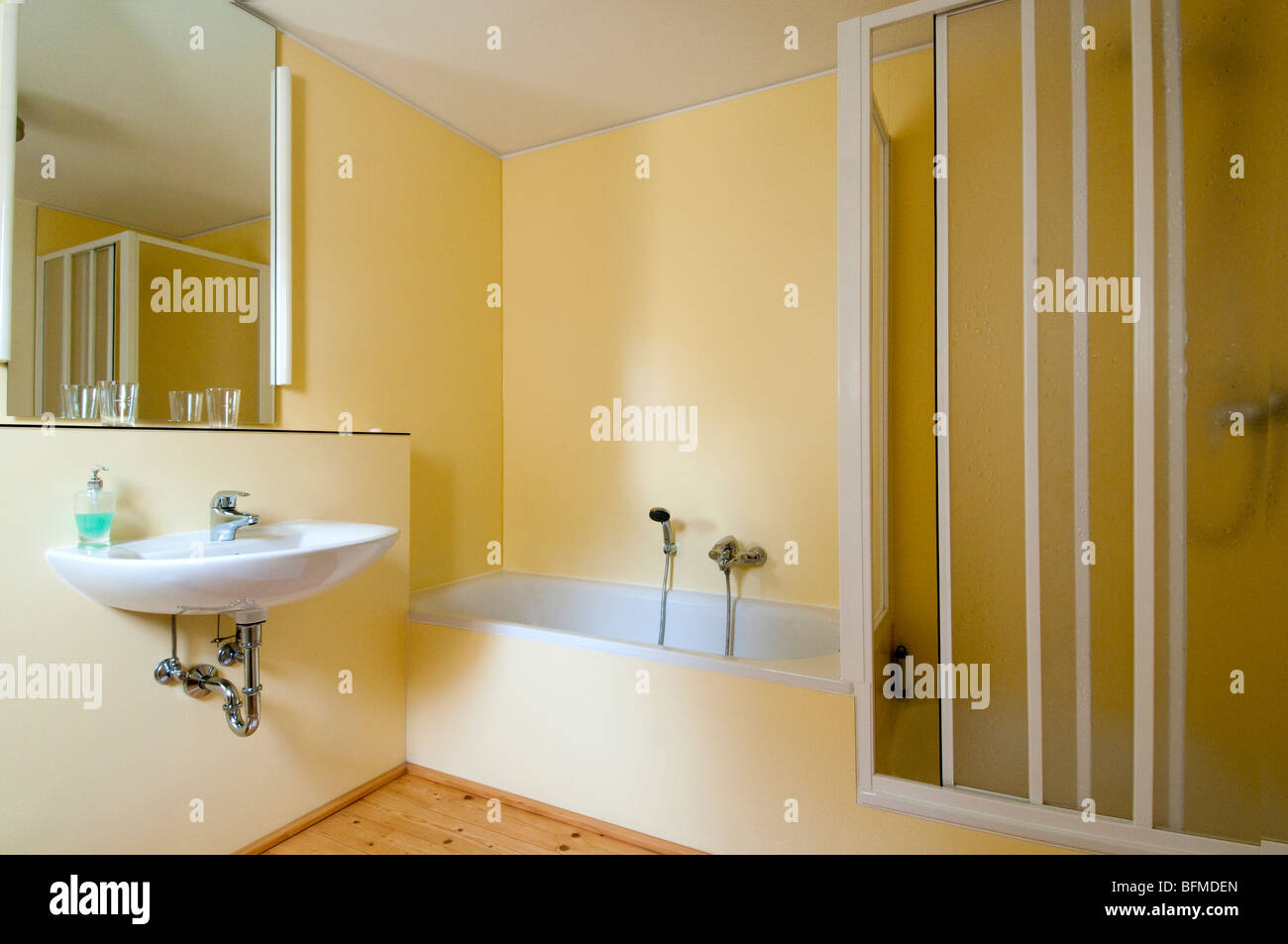 Germania, Rheinberg-Budberg, Ossenberg castello, bagno Foto Stock