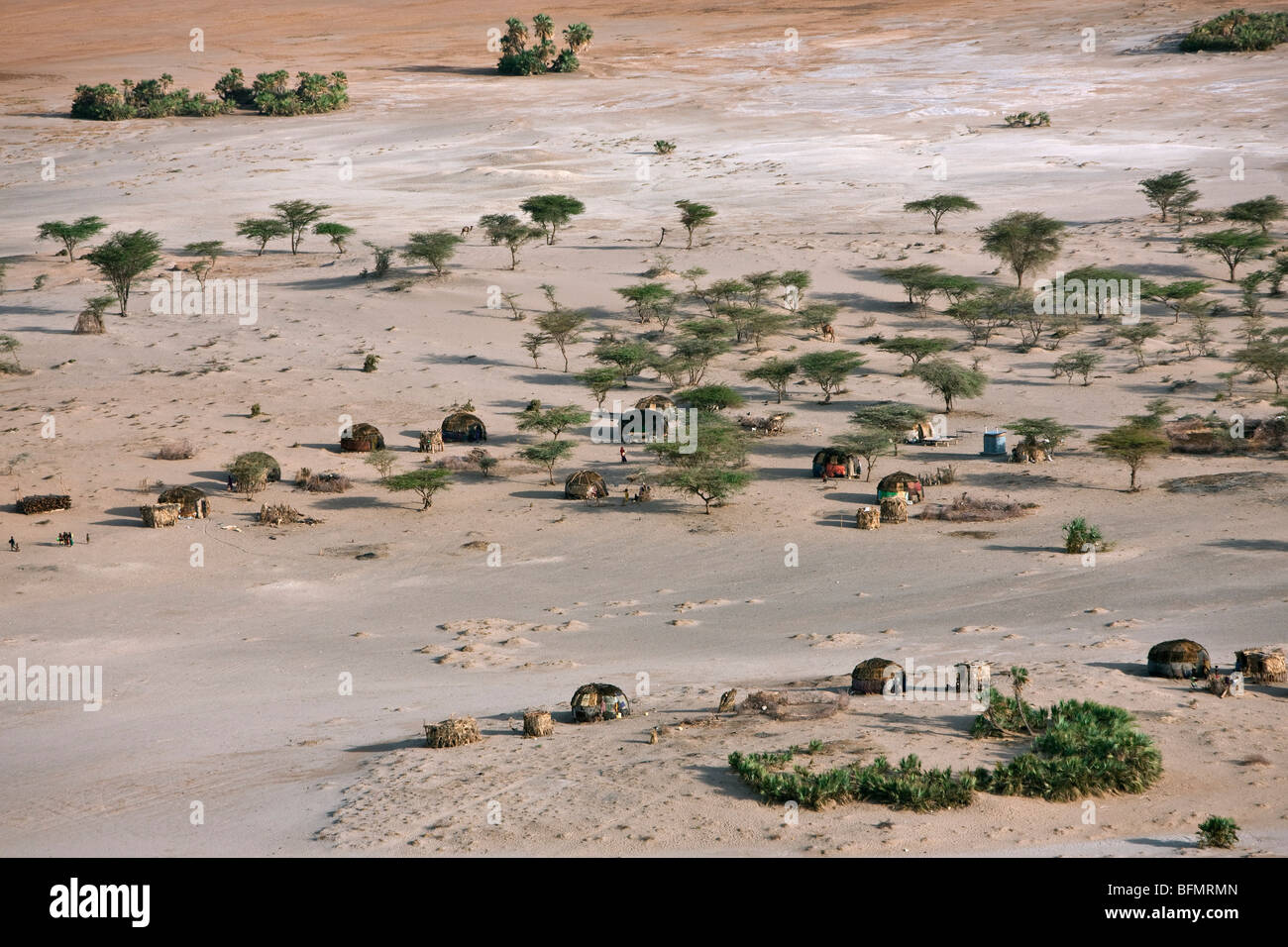 Case Gabbra presso la North Horr, un'oasi in semi-terreno desertico al confine nord del deserto Chalbi. Foto Stock