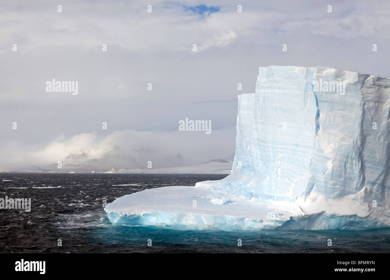 L'Antartide, Antartico Suono e speranza Bay, iceberg e alta catabatic venti dal Argentinan base permanente. Foto Stock