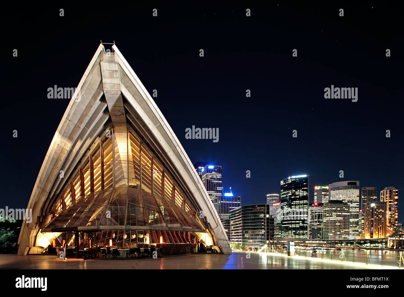 Australia, Nuovo Galles del Sud, Sydney, Kirribilli, rocce, Bennelong, Guillaume at Bennelong ristorante di notte. Foto Stock