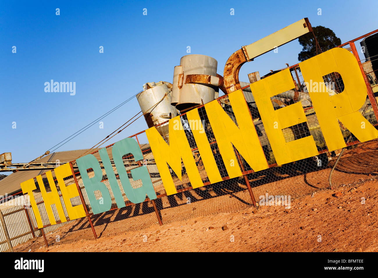 In Australia, in Sud Australia, Coober Pedy. Il grande minatore - un'azienda specializzata in opali, fossili e gioielli. Foto Stock