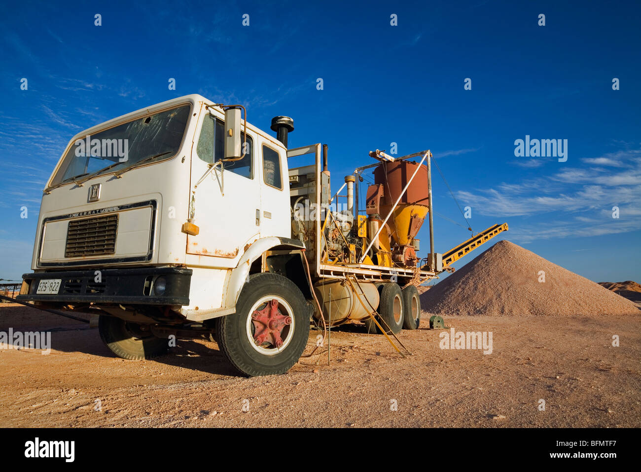 In Australia, in Sud Australia, Coober Pedy. Del macchinario minerario in Coober Pedy opale. Foto Stock