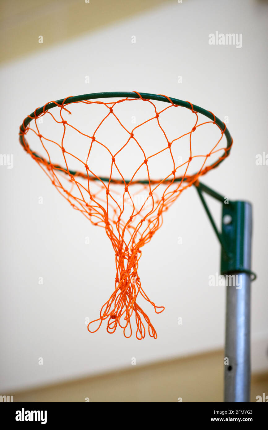 Netball net in una scuola palestra sala sportiva il fuoco selettivo Foto Stock