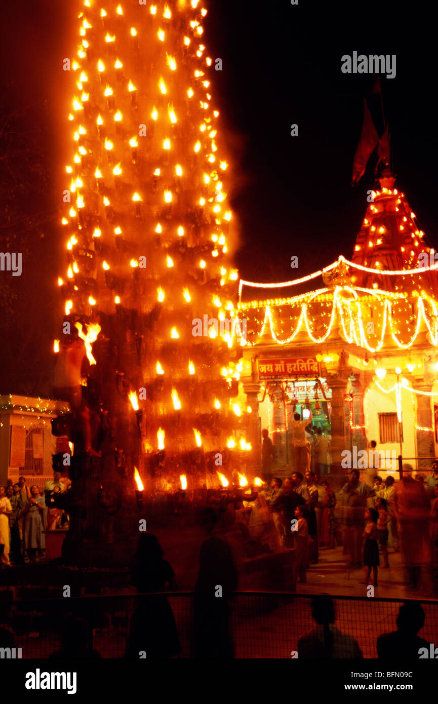 Deep stambh lampade a olio pilastro ; Ujjain ; Madhya Pradesh ; India Foto Stock