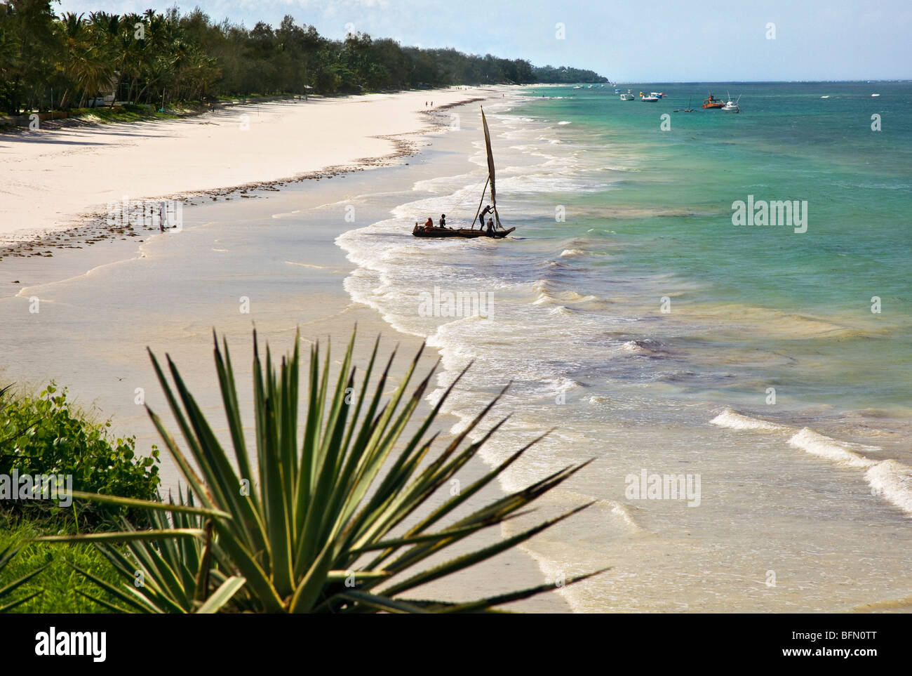 Kenya Mombasa. La spiaggia di Diani in Kenya s south coast è una destinazione turistica molto popolare. Foto Stock