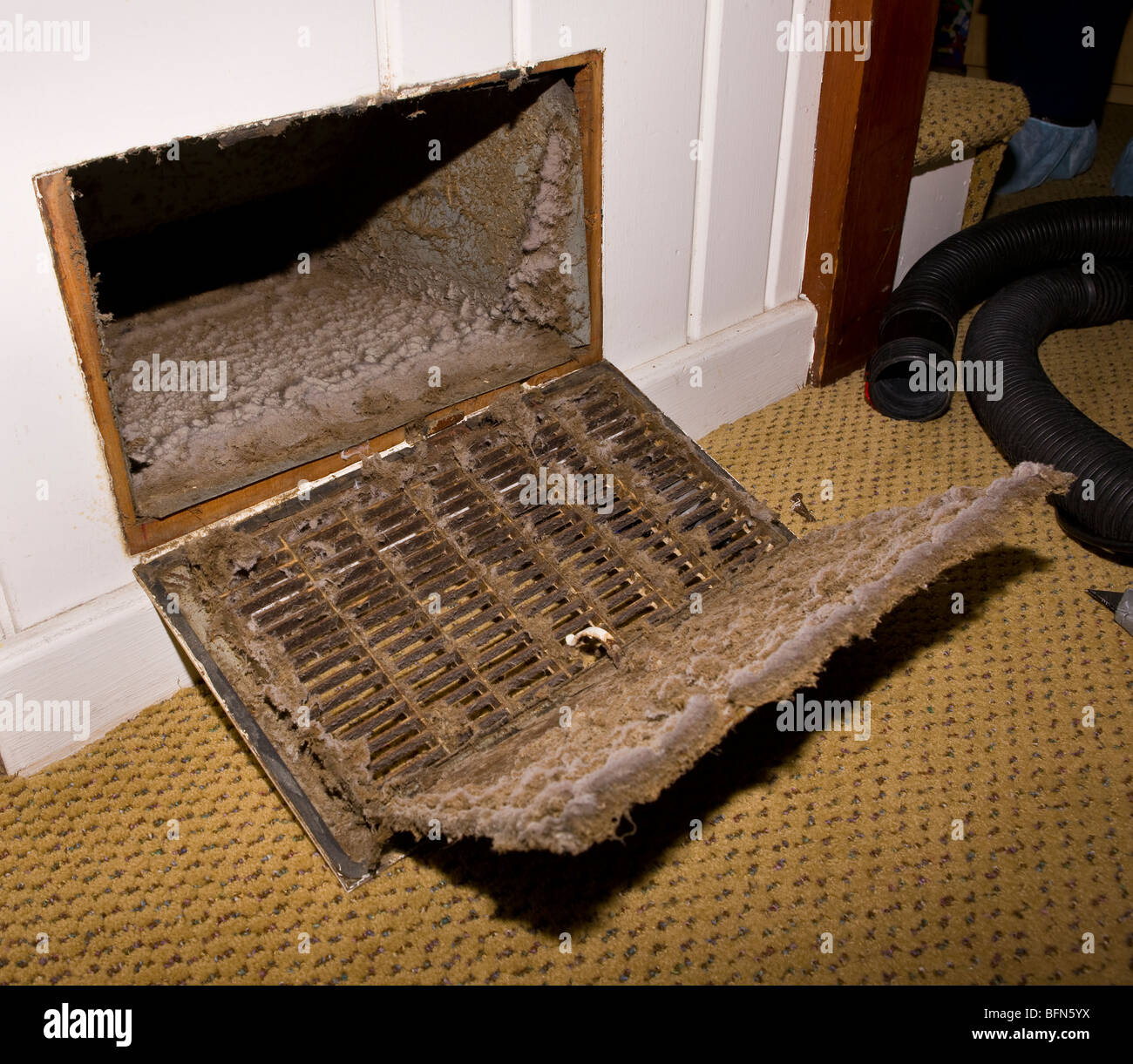 ARLINGTON, VIRGINIA, STATI UNITI D'AMERICA - L'accumulo di polvere nel condotto di casa. Foto Stock