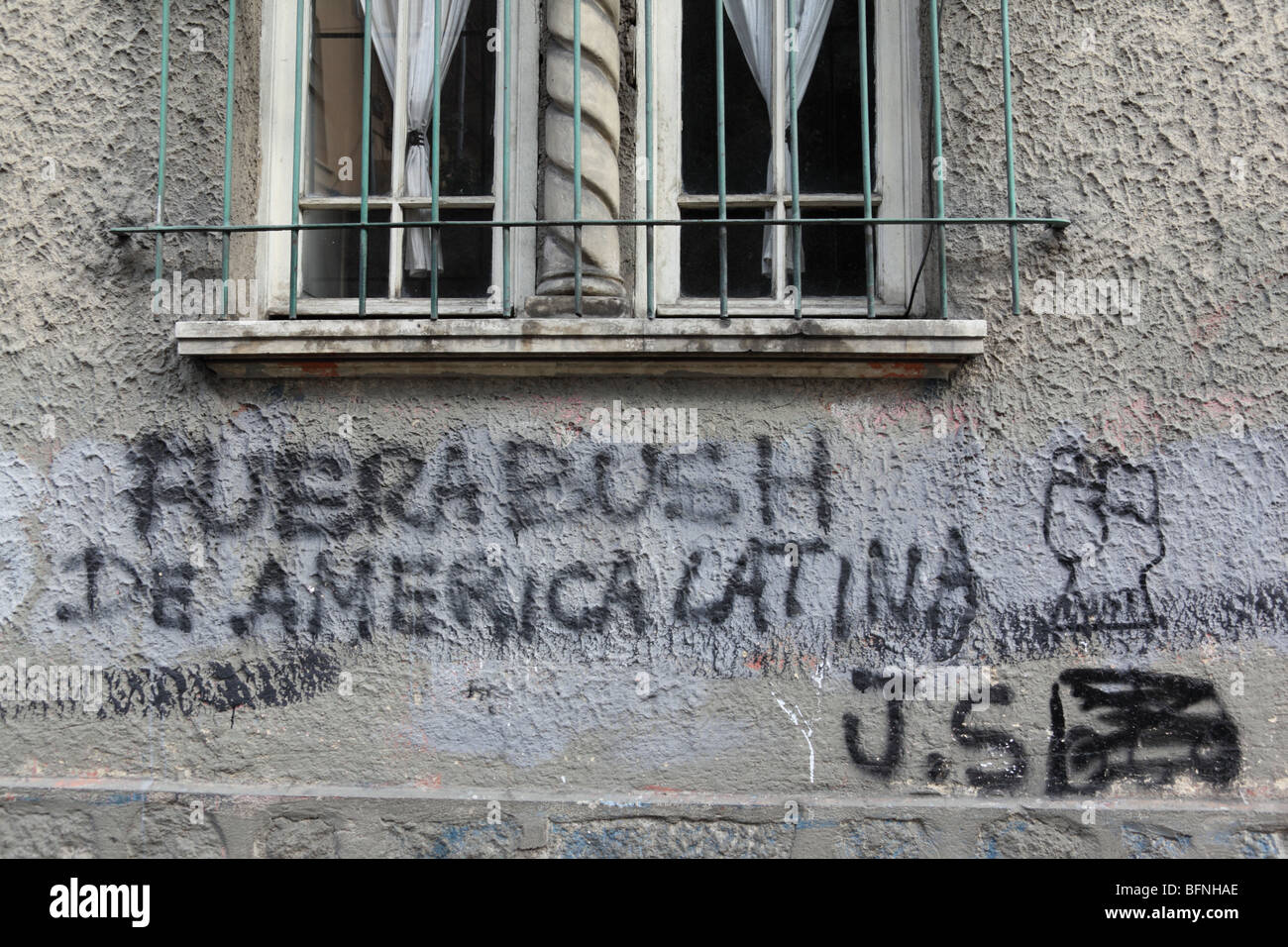 Cespuglio fuori dell America Latina / Boccola Fuera de America Latina i graffiti sulla parete, La Paz , Bolivia Foto Stock