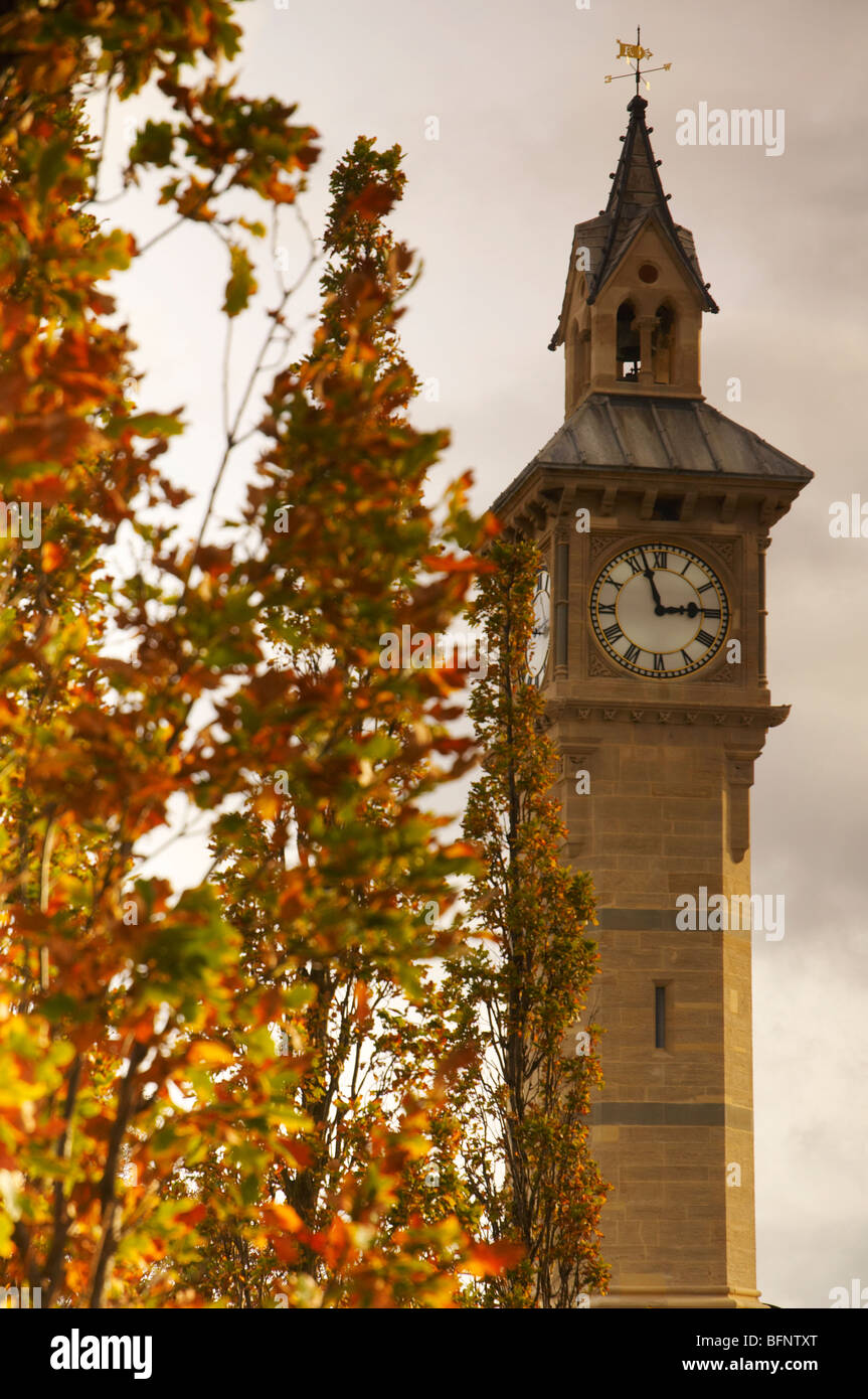 La vecchia torre dell orologio in Barnstaple Town Center North Devon Regno Unito Foto Stock