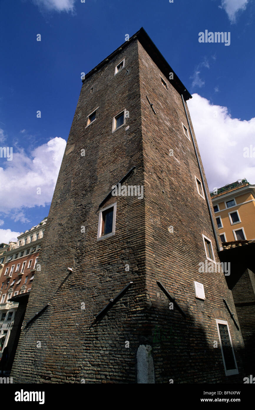 Italia, Roma, largo di Torre Argentina, Torre Papitto Foto Stock