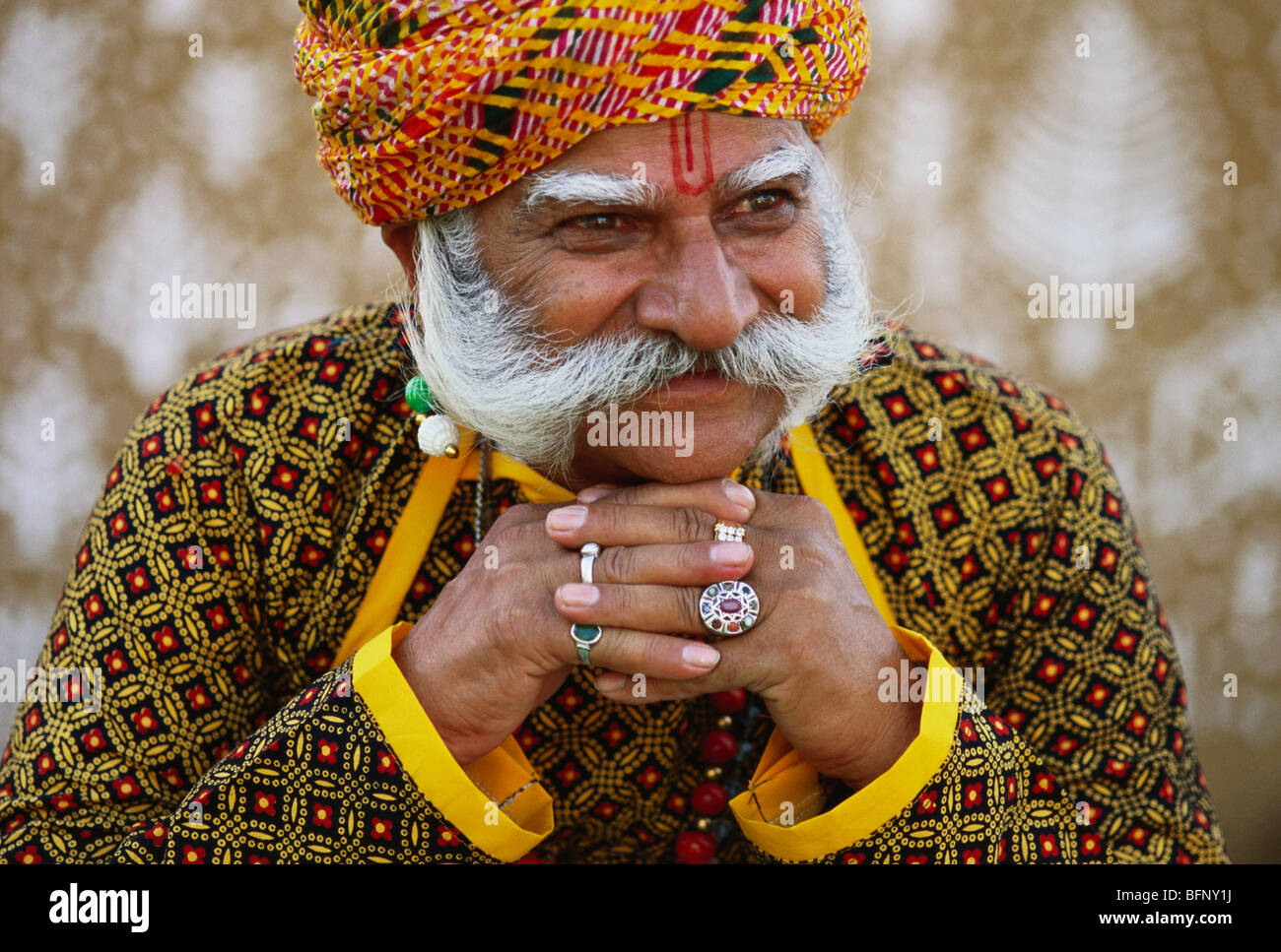 BDR 64137 : Ritratto di Rajasthani vecchio uomo ; Rajasthan ; India Signor#710 Foto Stock