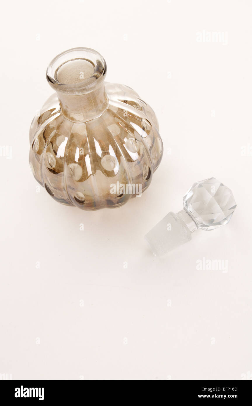 Ornati di profumo in vetro bottiglia con tappo di vetro Foto Stock