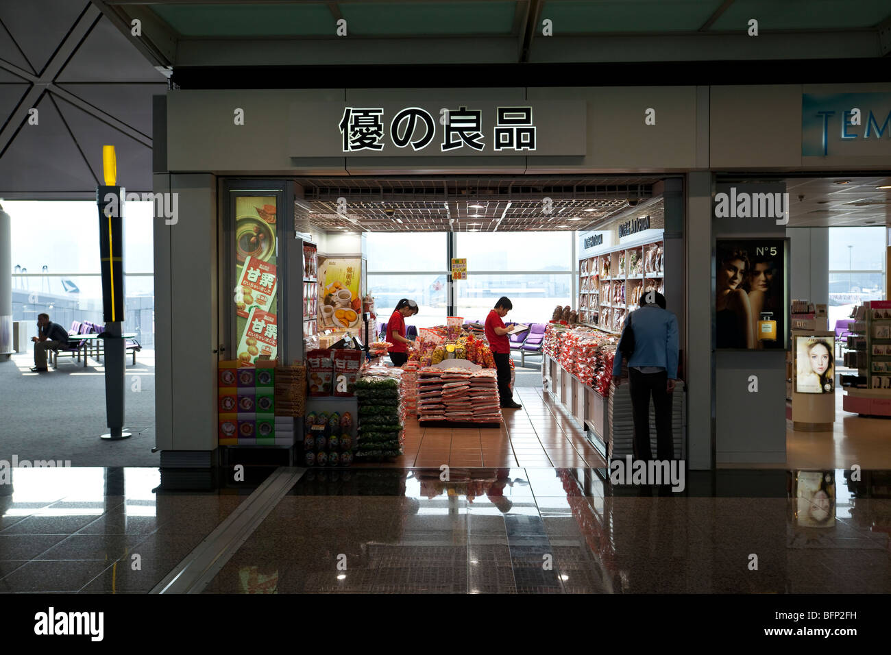 Shopping, aeroporto di Hong Kong Foto Stock