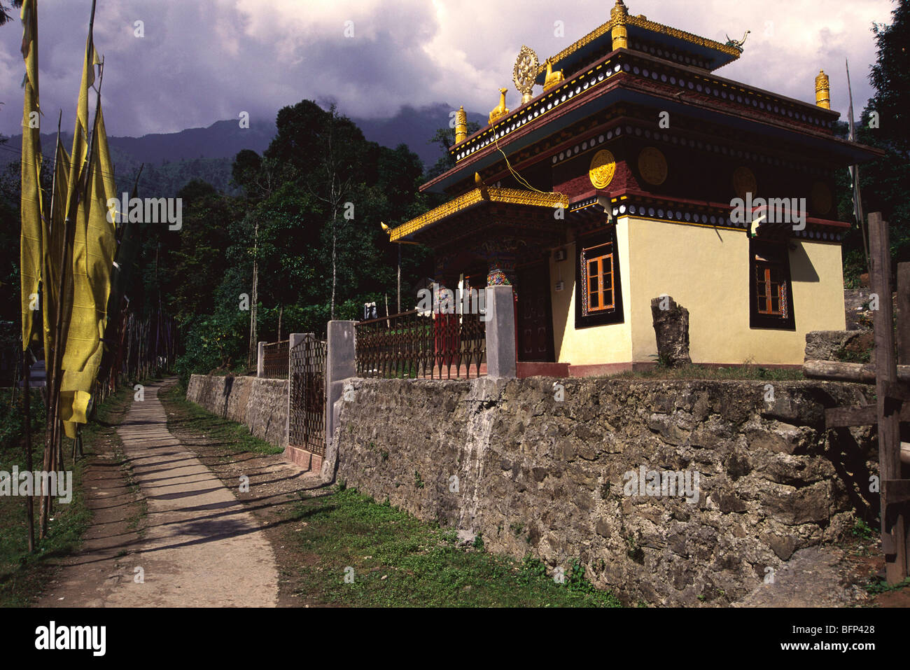 Monastero buddista ; lago di Khecheopalri ; Kha Chot Palri ; Sikkim ; India ; asia Foto Stock
