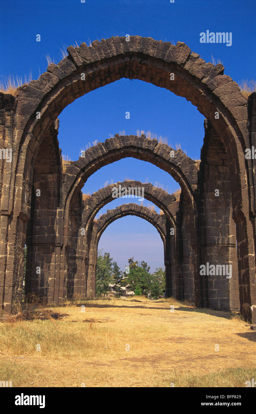 Bara Kaman ; mausoleo incompiuto ; Ali Roza ; Bijapur ; Vijayapura ; Karnataka ; India ; Asia Foto Stock
