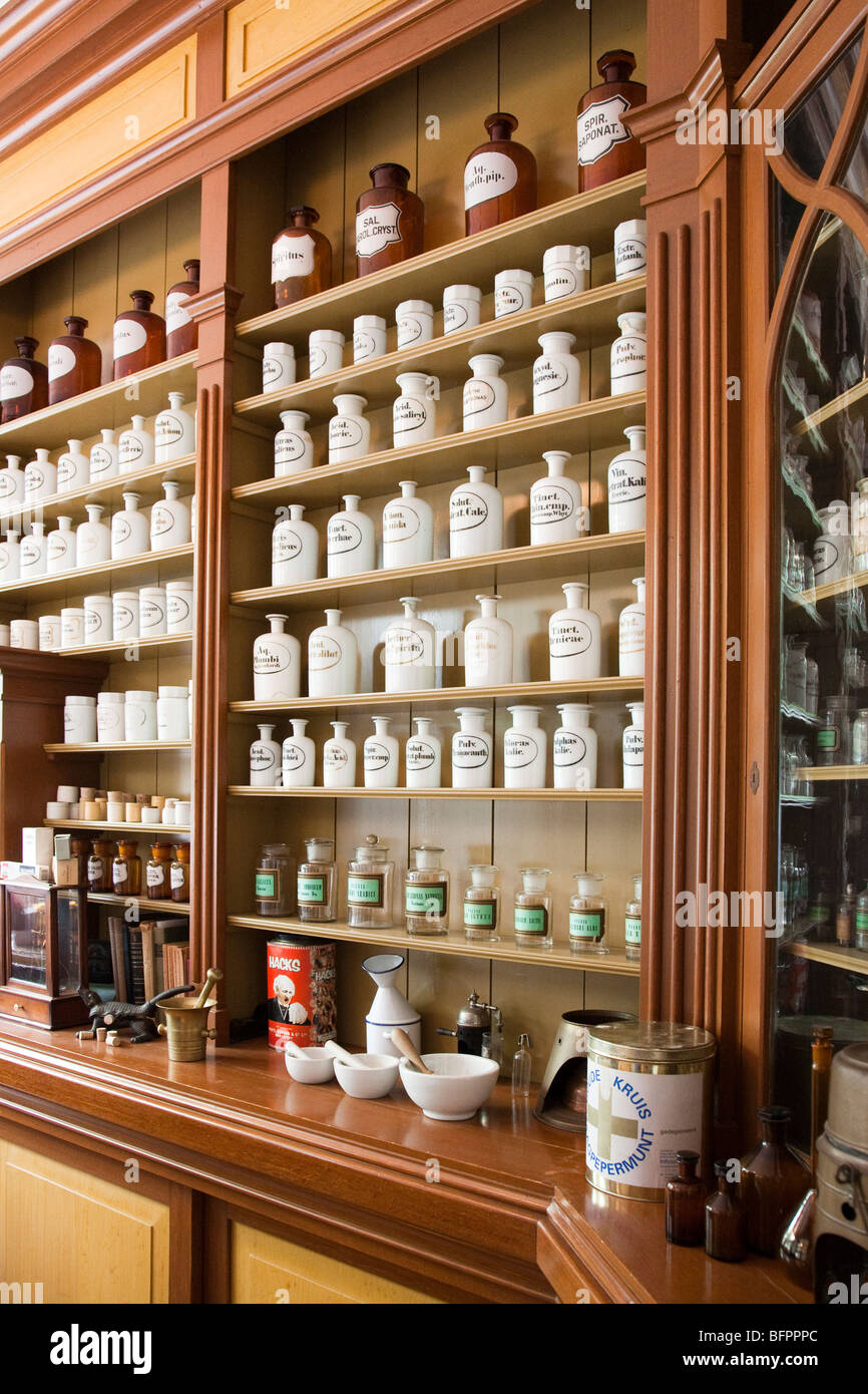 Periodo speziale farmacia presso il museo folcloristico di Enkhuizen Zuiderzeemuseum Paesi Bassi Foto Stock