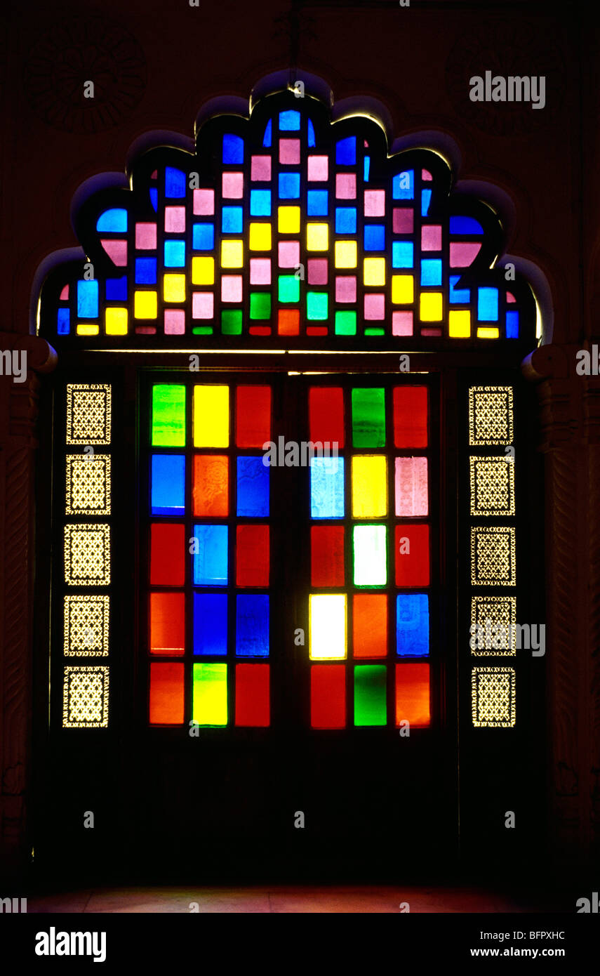 NMK 66667 : Porta del pannello di vetro in moti mahal in Mehrangad fort ; Jodhpur ; Rajasthan ; India Foto Stock