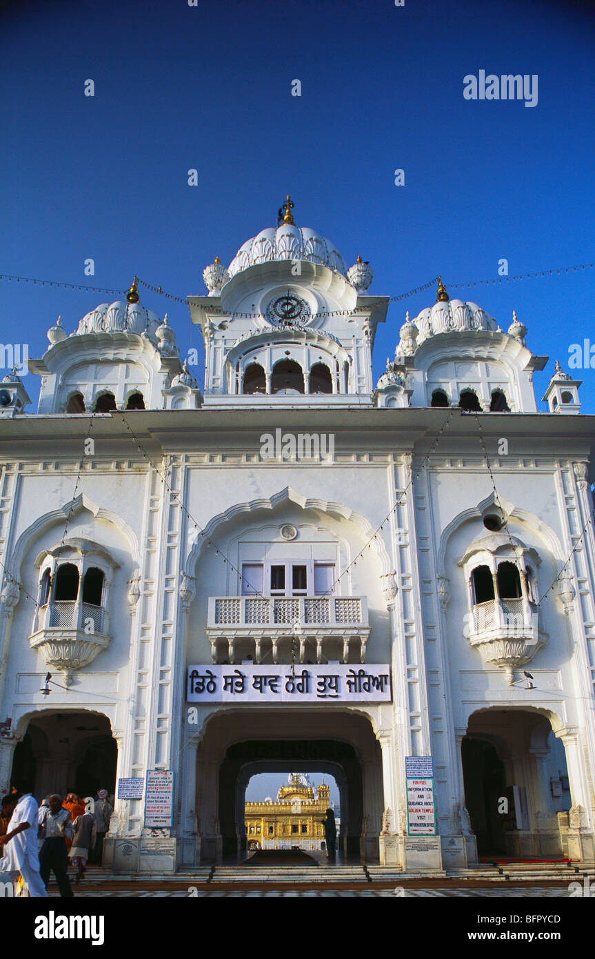 AAD 66890 : cancello principale del tempio d'oro ; Amritsar ; Punjab ; India Foto Stock