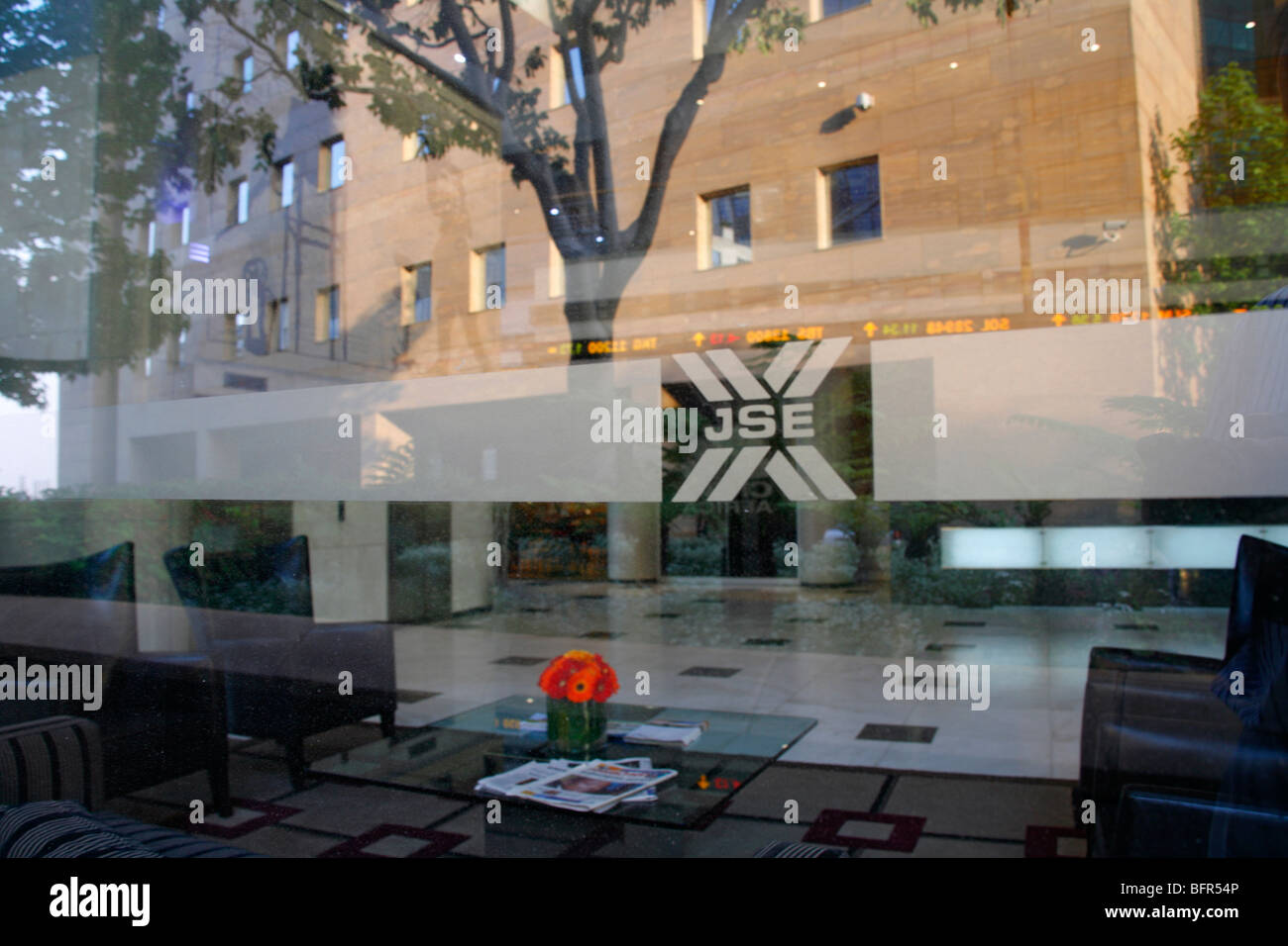 Riflessioni a windows di Johannesburg l'edificio dello Stock Exchange Foto Stock
