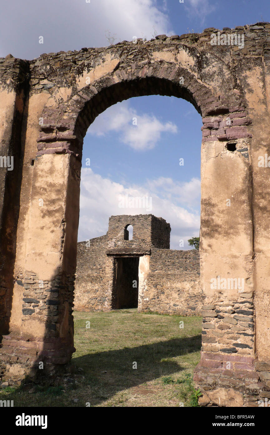 Rovine del palazzo imperiale a Gondar costruito nei tardi 1630's Foto Stock
