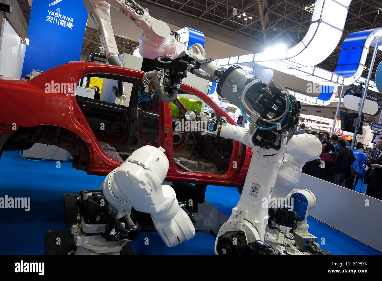 Yaskawa robot per industria automobilistica in mostra al robot fair exhibition, Tokyo, Giappone. Foto Stock