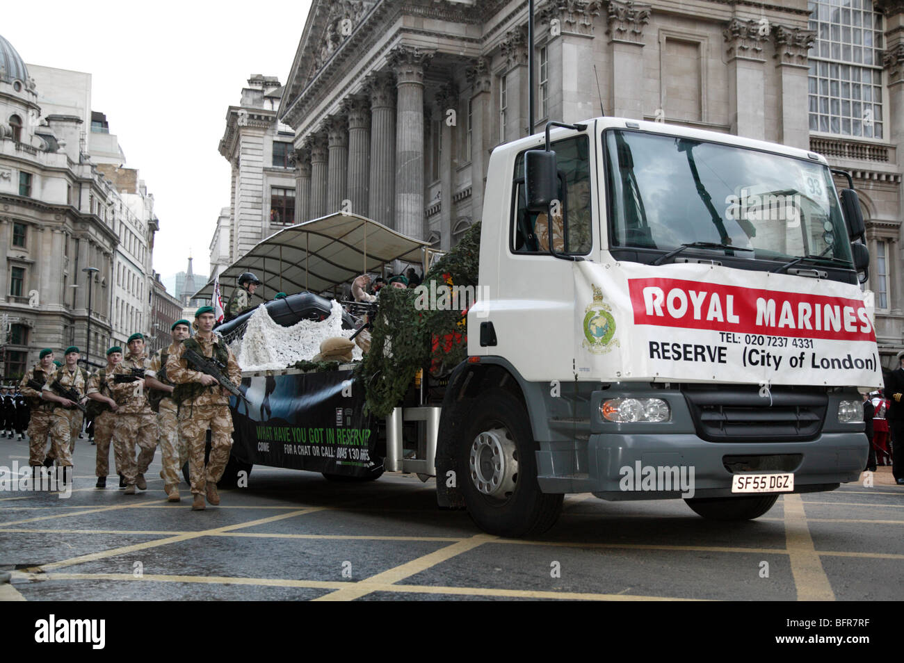 I soldati della Royal Marines riserva (città di Londra), marching passato la Mansion House durante il Signore Sindaci Show 2009 Foto Stock