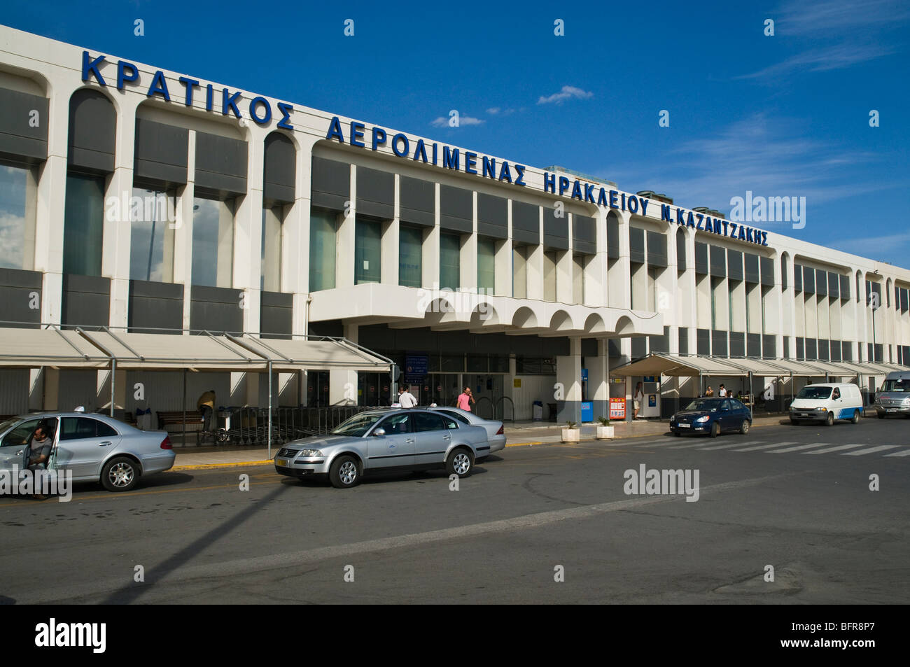 Dh Iraklion Iraklion Grecia CRETA Iraklio airport terminal ingresso anteriore Foto Stock