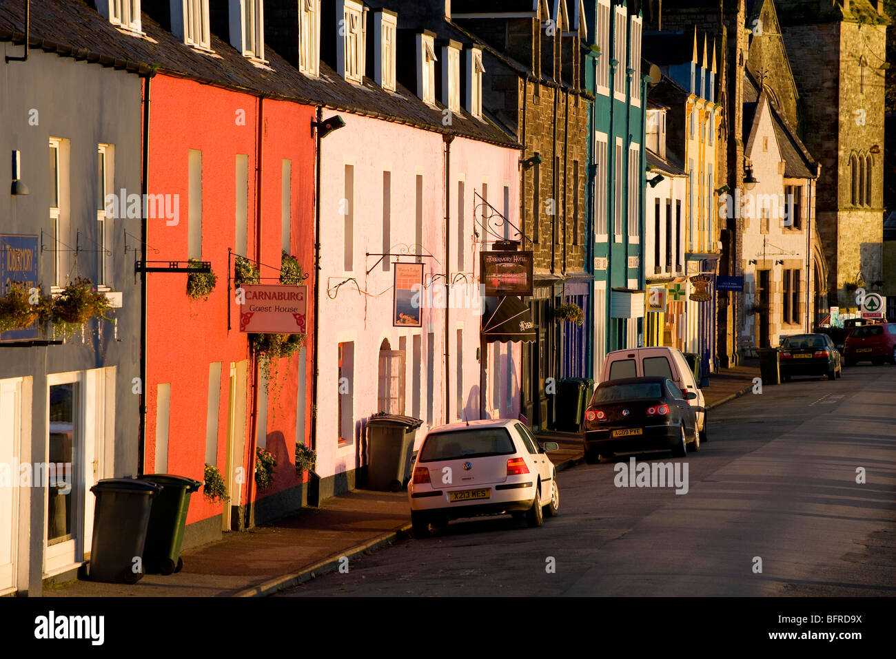 Colorate case a schiera, Tobermory, Isle of Mull, SCOZIA Foto Stock