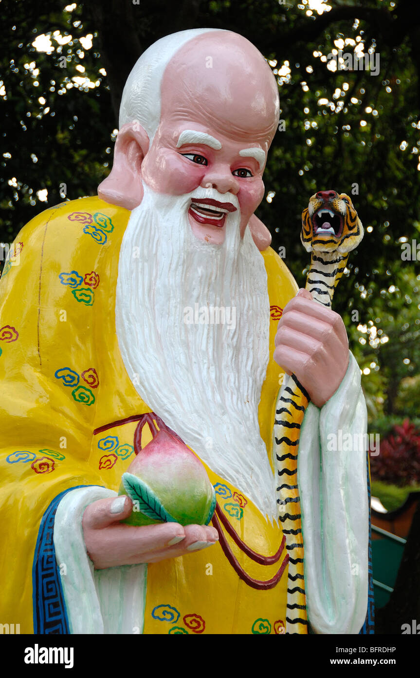 Statua di Shou, il Dio cinese della longevità, Tiger Balm Garden o Tiger Balm Gardens Theme Park, Singapore Foto Stock