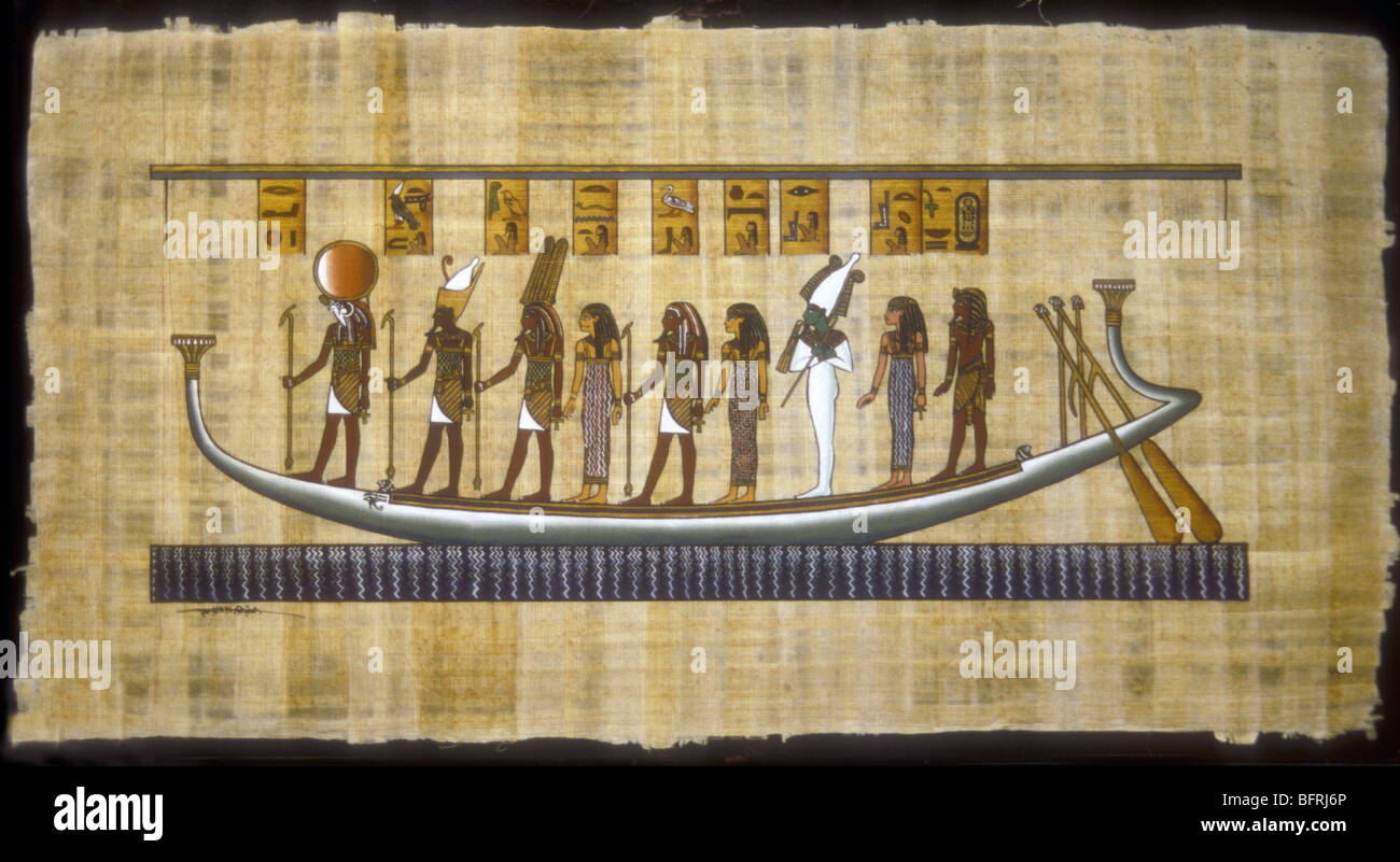 Foto di sunboat con figure paited stampato su papiro in vendita presso la fabbrica tra Giza e Il Cairo Egitto nord Africa Foto Stock