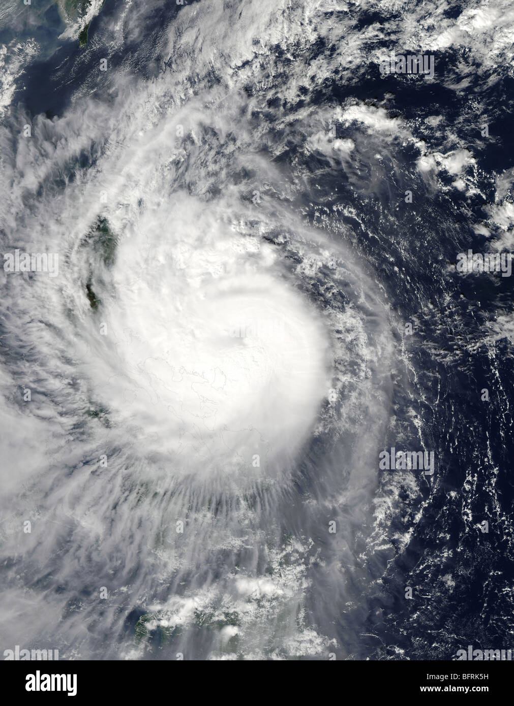 Il tifone Mirinae in direzione ovest verso le Filippine. Foto Stock