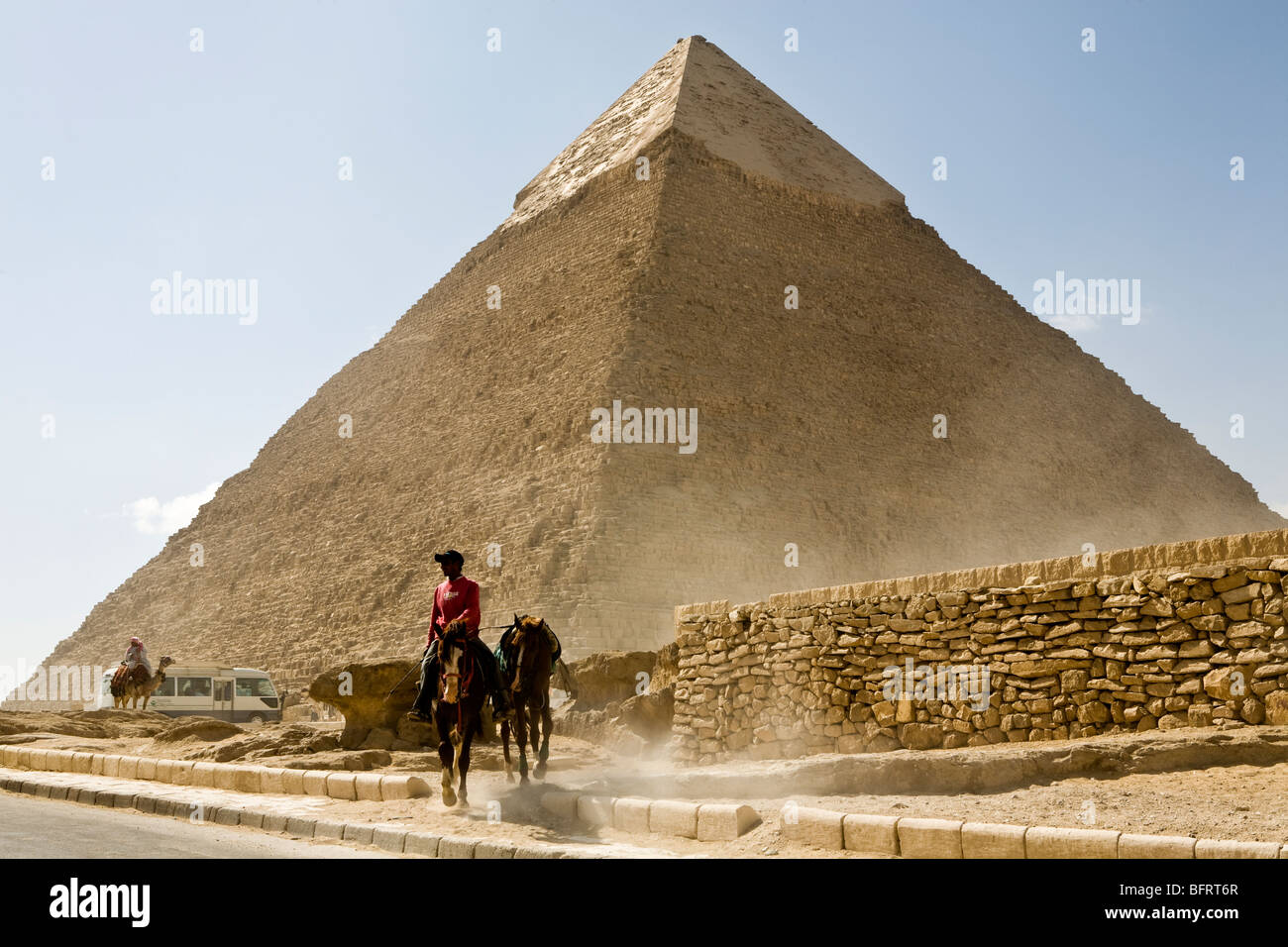 Piramide di Khafre sull'altopiano di Giza, le Grandi Piramidi di Giza, il Cairo, Egitto Foto Stock