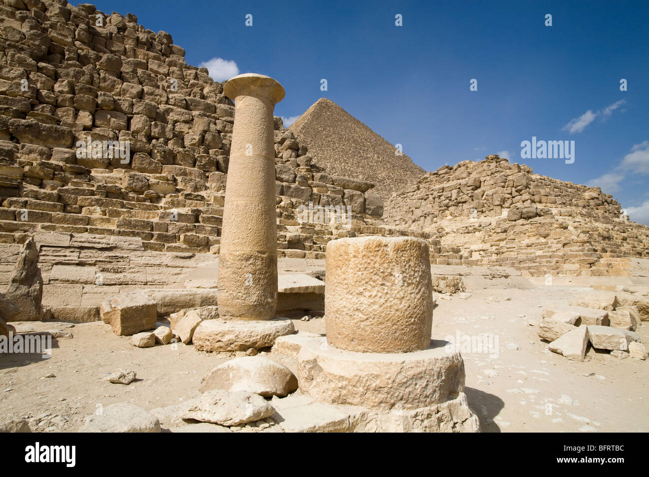Piramide di Khufu sull'altopiano di Giza, le Grandi Piramidi di Giza, il Cairo, Egitto Foto Stock
