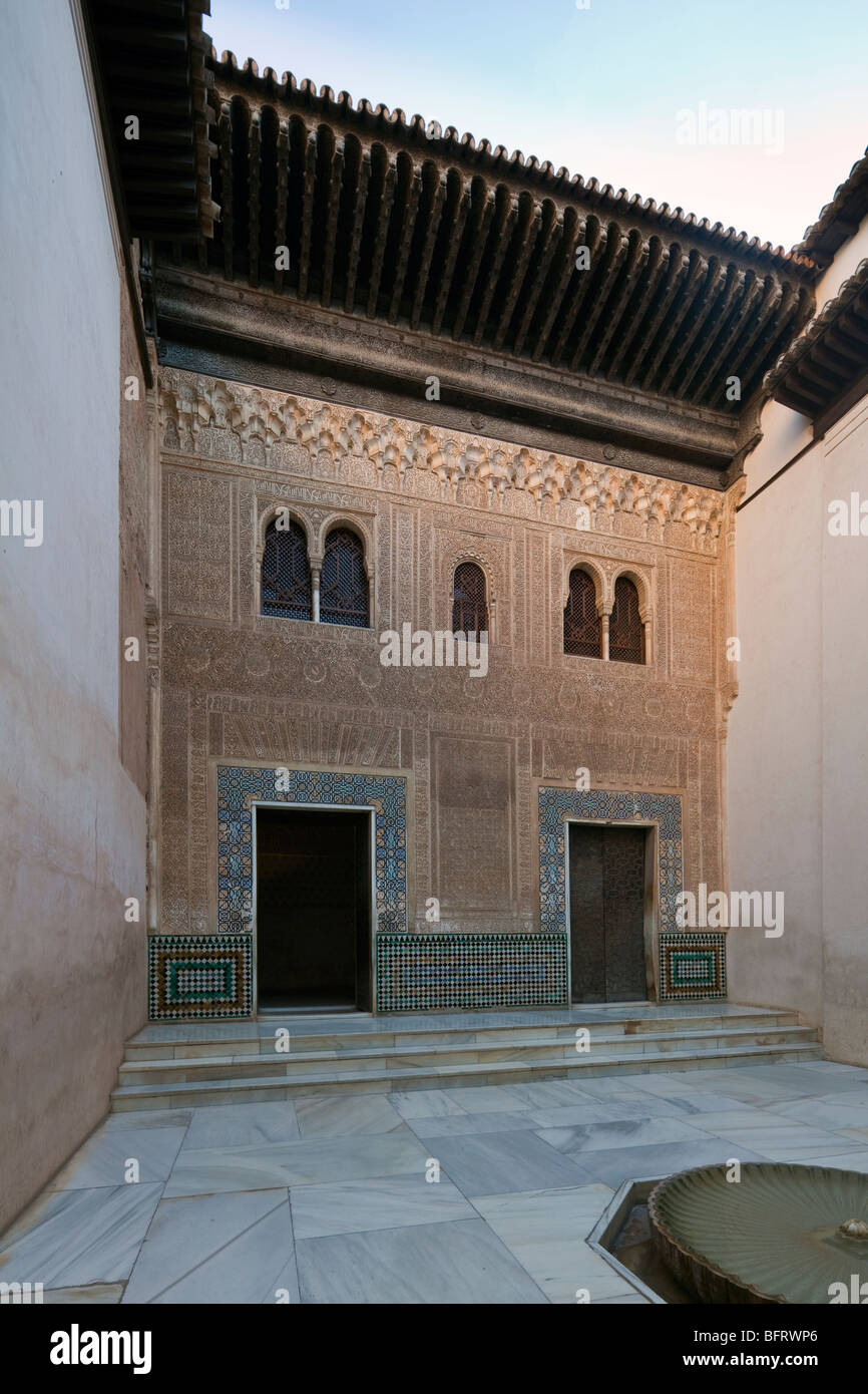 Cuarto Dorado, il cortile del cancello verso il Palazzo di Comares, Alhambra di Granada, Spagna Foto Stock