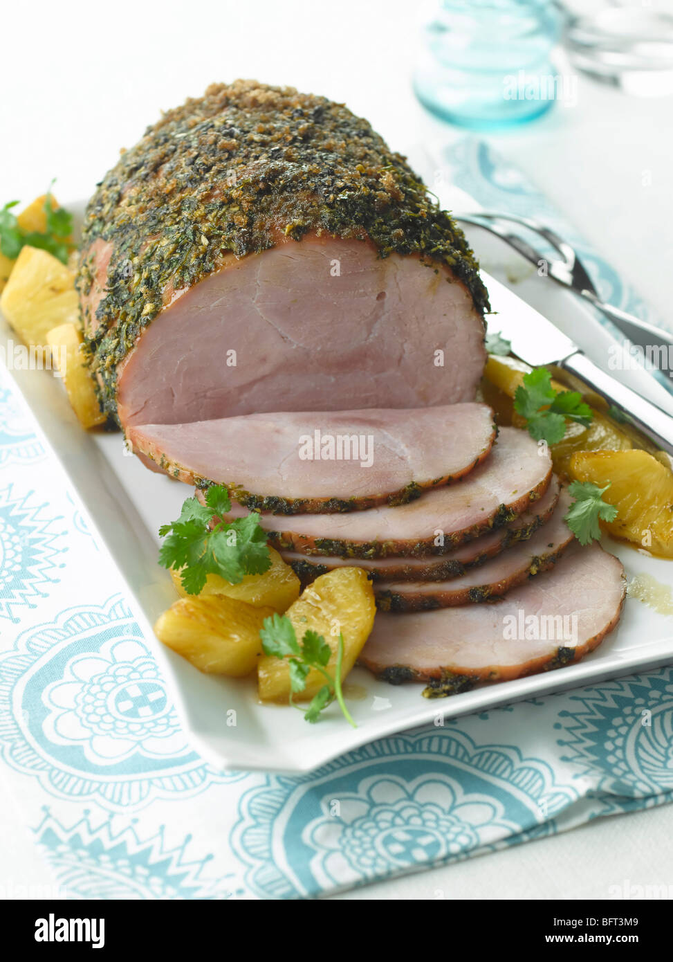 Prosciutto di ananas con crosta di coriandolo Foto Stock