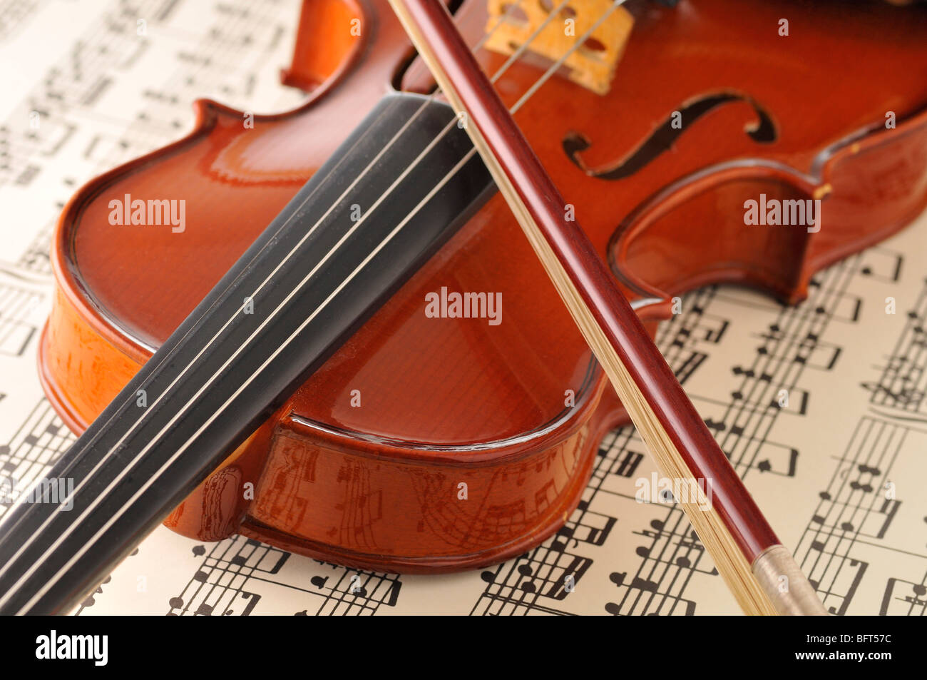 Il violino e la musica del foglio Foto Stock