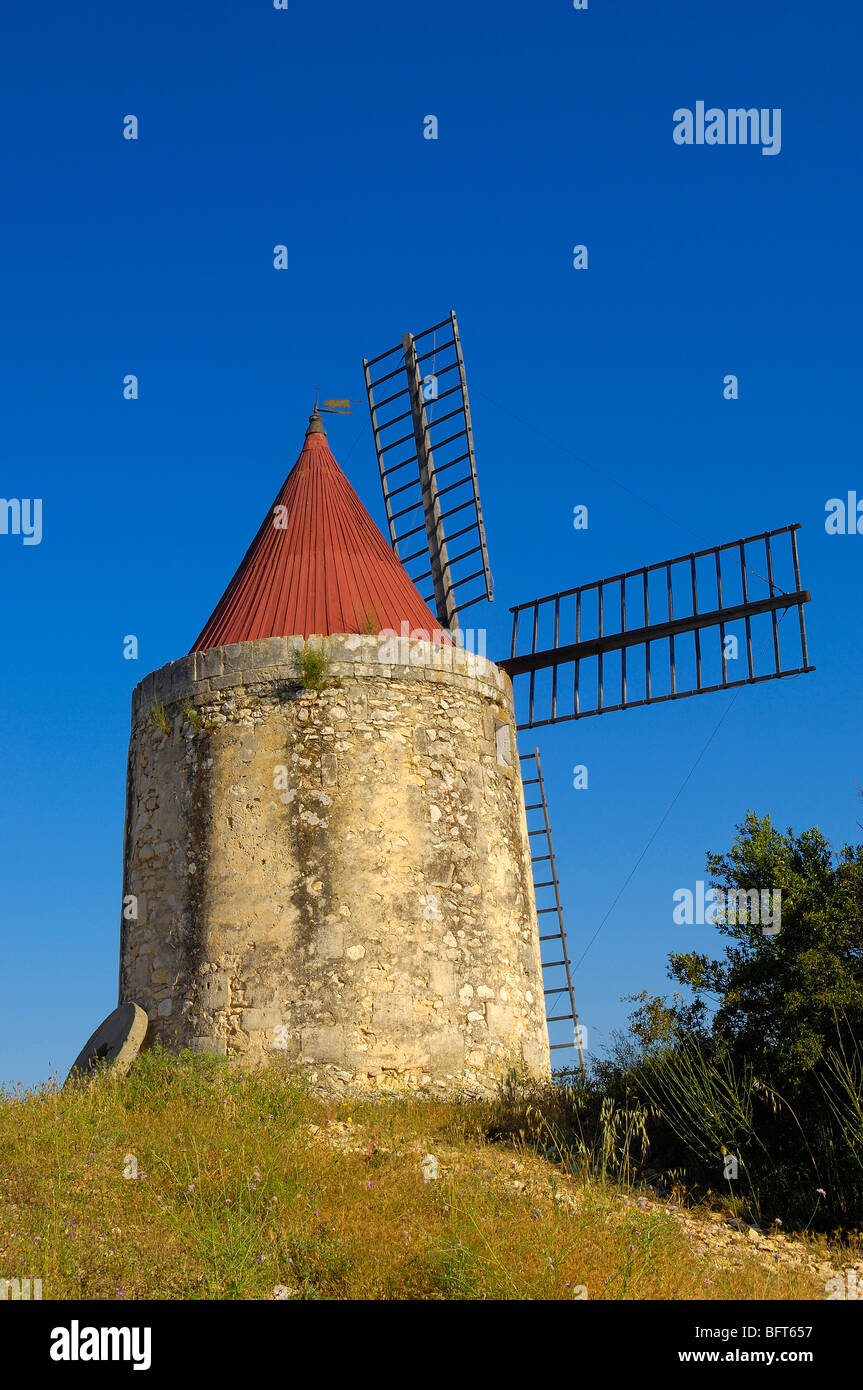 Alphonse Daudet il mulino a vento. Vicino a Arles, Bouches-du-Rhône, Fontvieille. Provenza. La Francia. Foto Stock