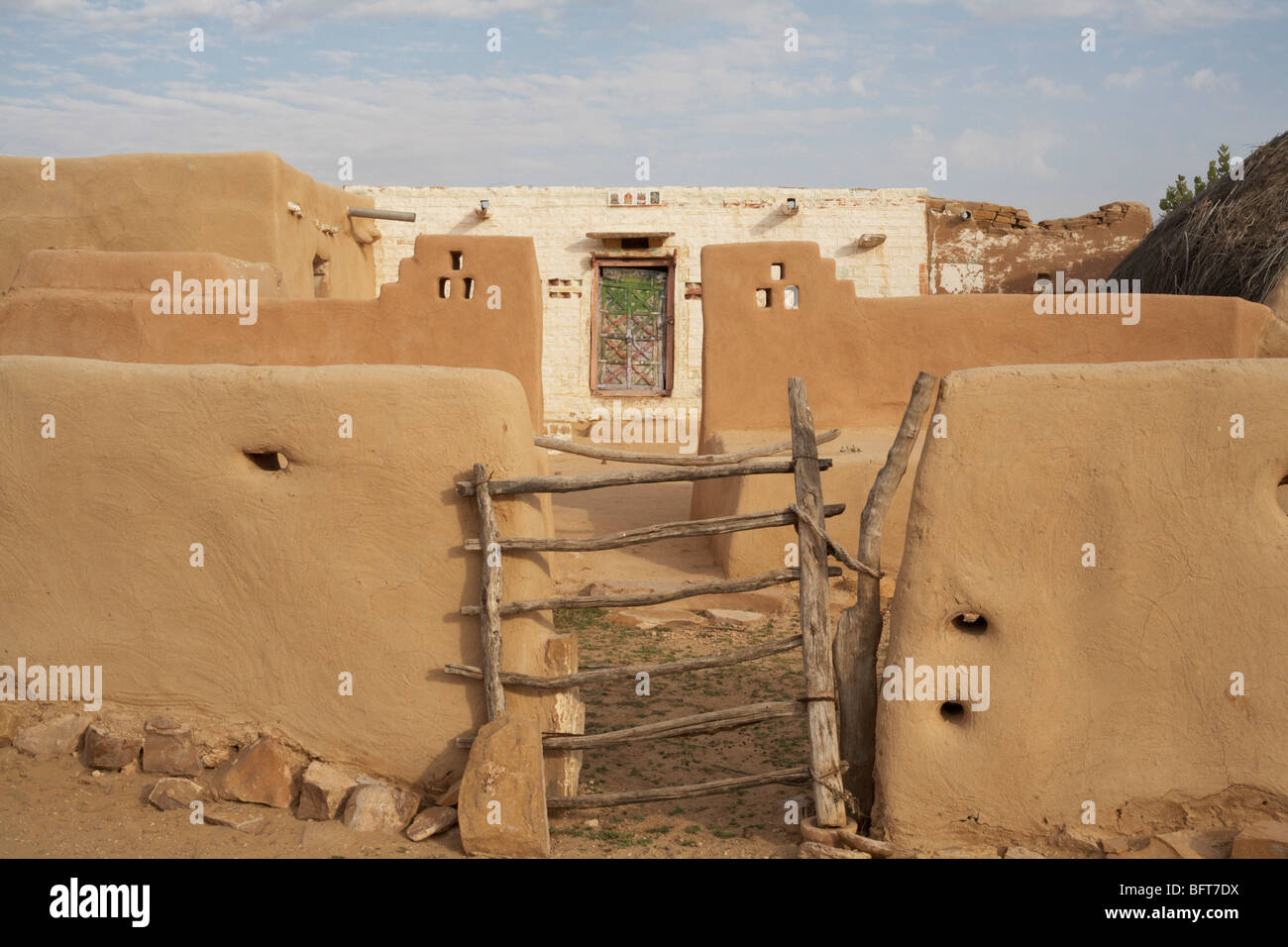 Villaggio nel deserto di Thar, Rajasthan, India Foto Stock