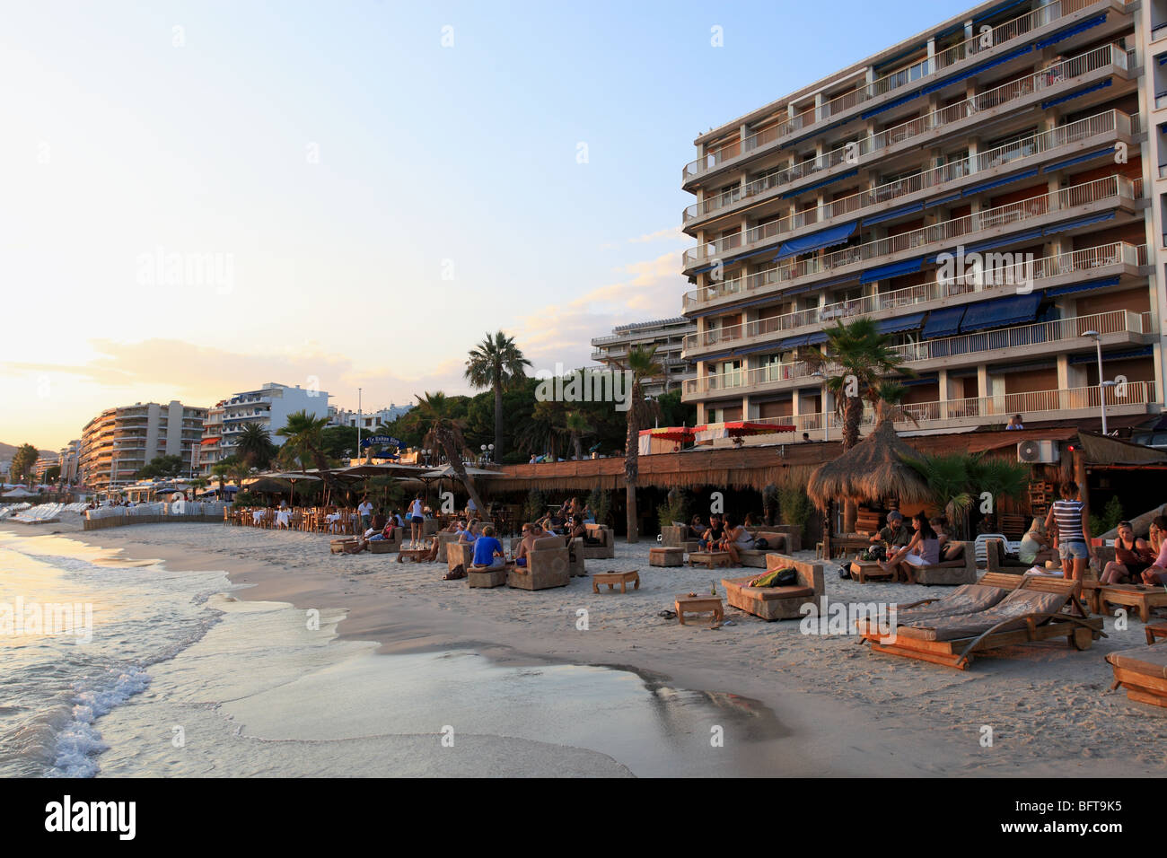 Il Mediterraneo città costiera di Juan les Pins vicino a Cannes Foto Stock
