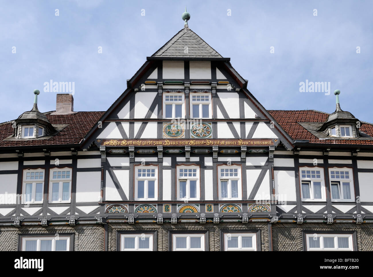 Fachwerkhaus a Goslar, Niedersachsen, Deutschland. - Casa in legno e muratura a Goslar, Bassa Sassonia, Germania. Foto Stock