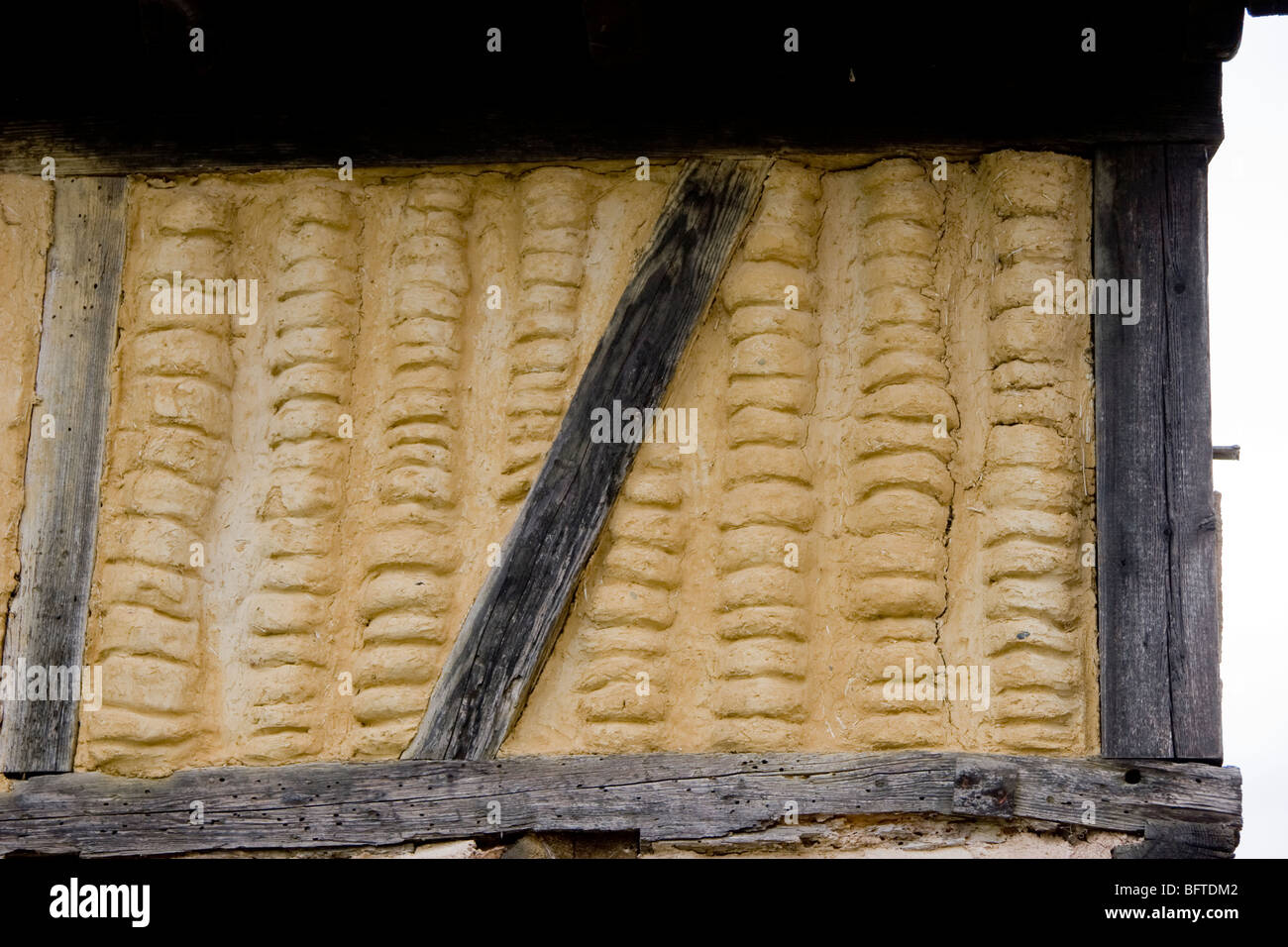 Cob riempimento su un legno casa in Alsace Foto Stock
