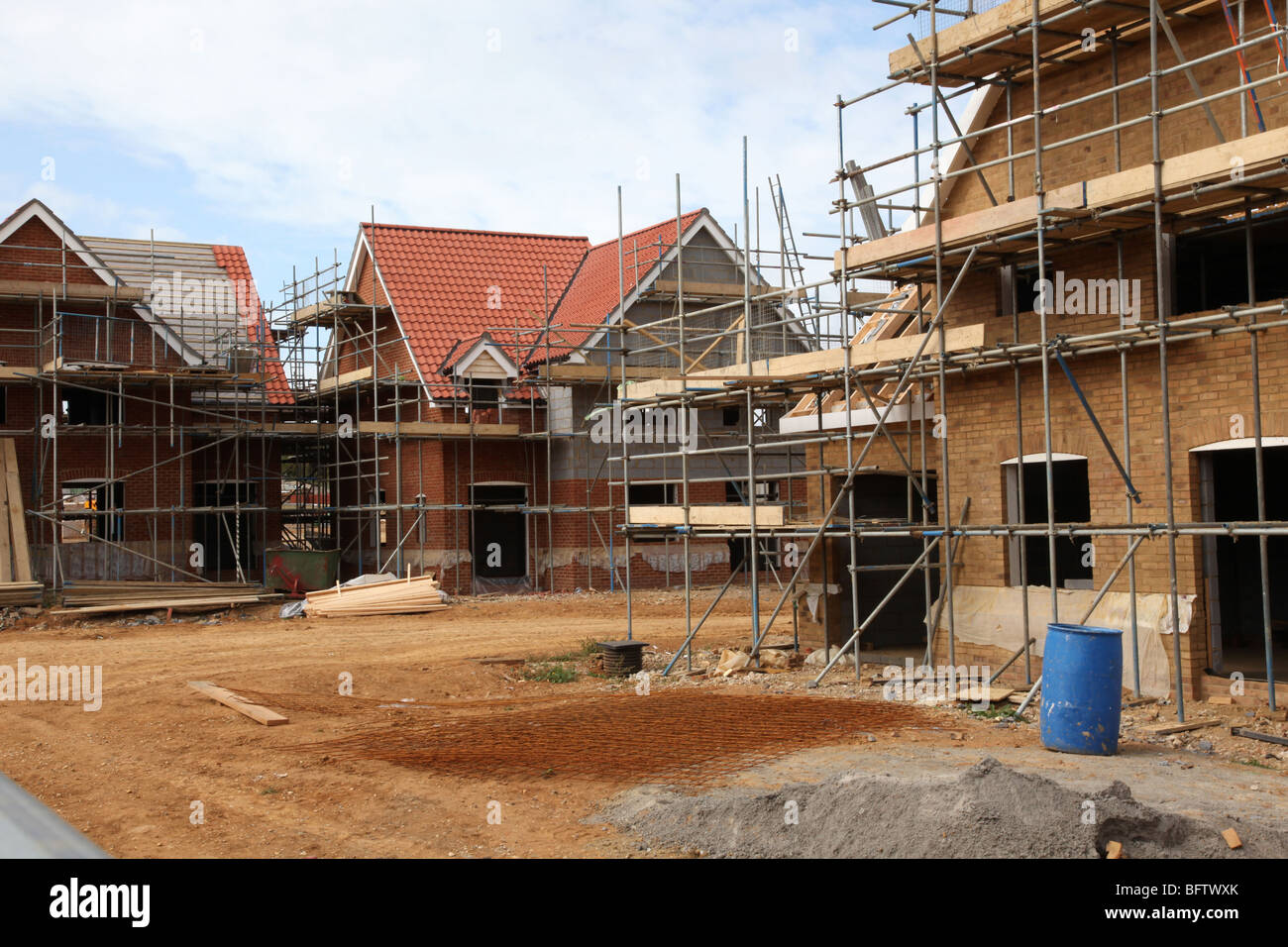 Nuovo case sotto constuction su un sito di costruzione Foto Stock