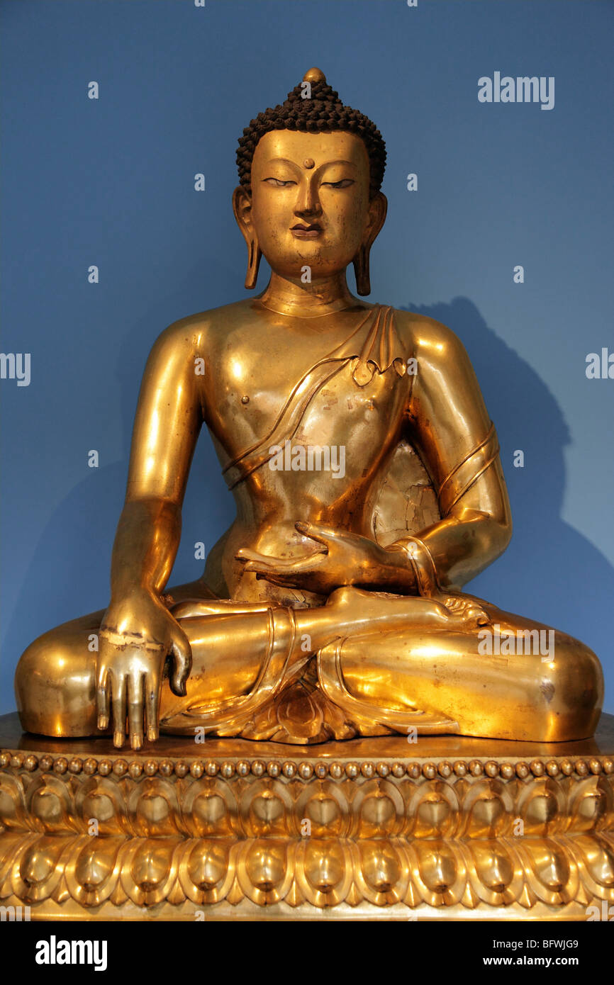 Rame dorato Buddha seduto dal Tibet - La V&un museo di Londra Foto Stock
