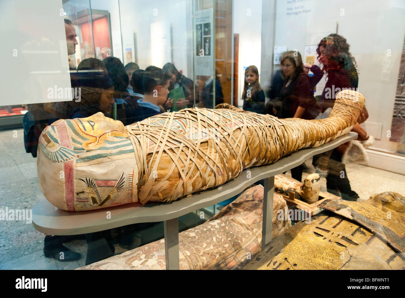 Mummie egizie nel British Museum a Londra, Inghilterra, Regno Unito Foto Stock