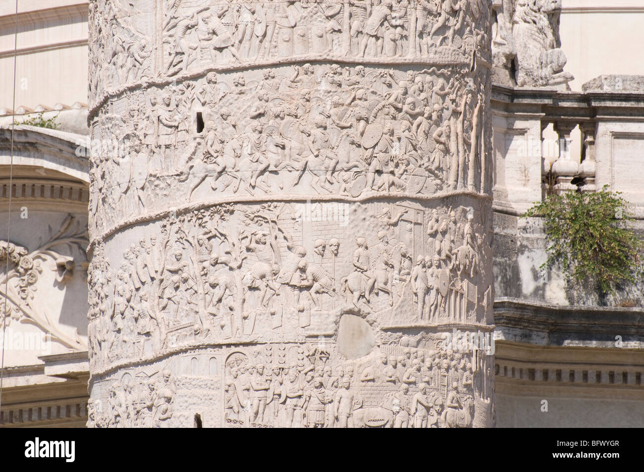 Dettaglio della Colonna di Traiano a Roma Foto Stock